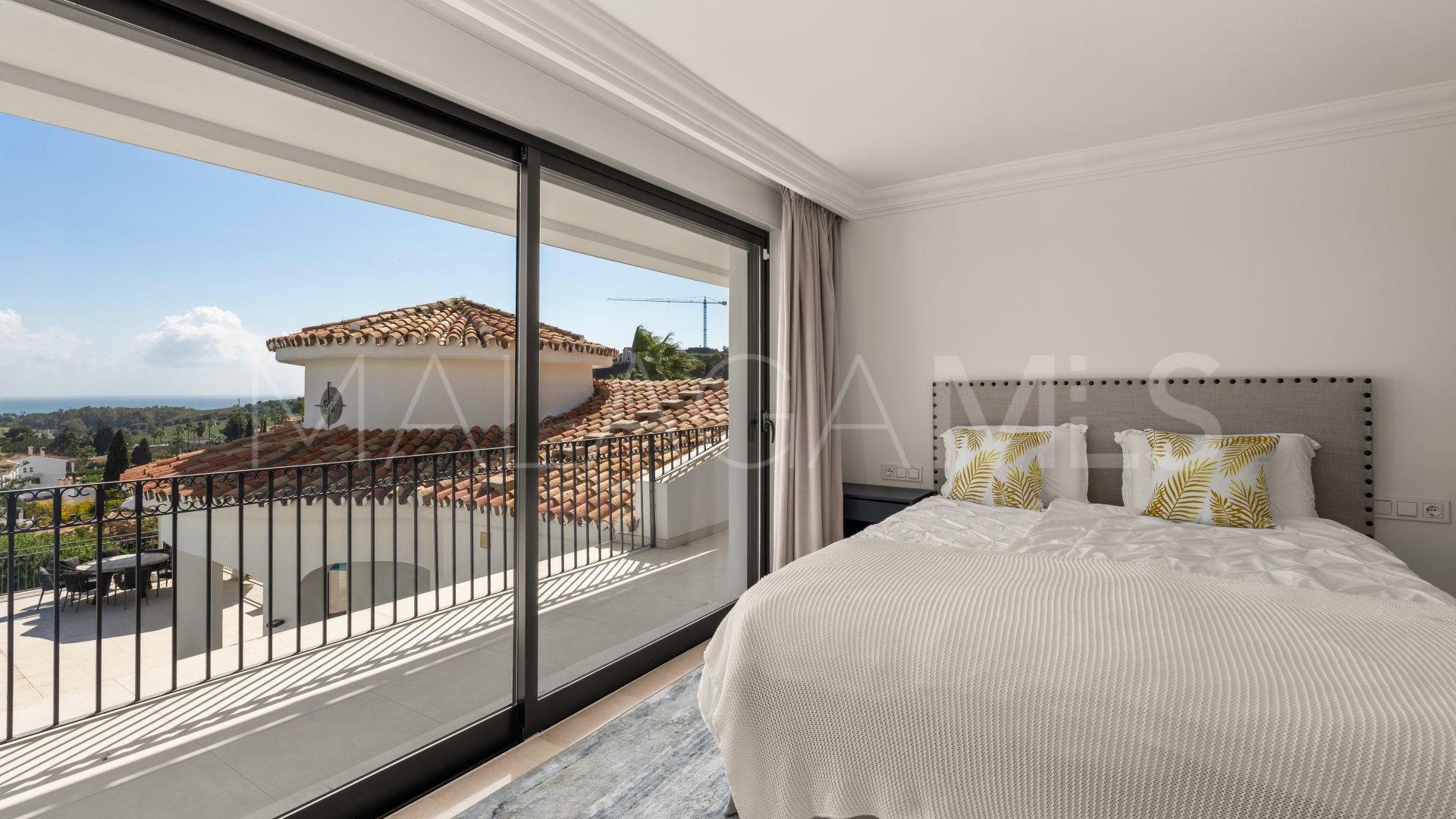 Altos del Paraiso, villa de 5 bedrooms for sale