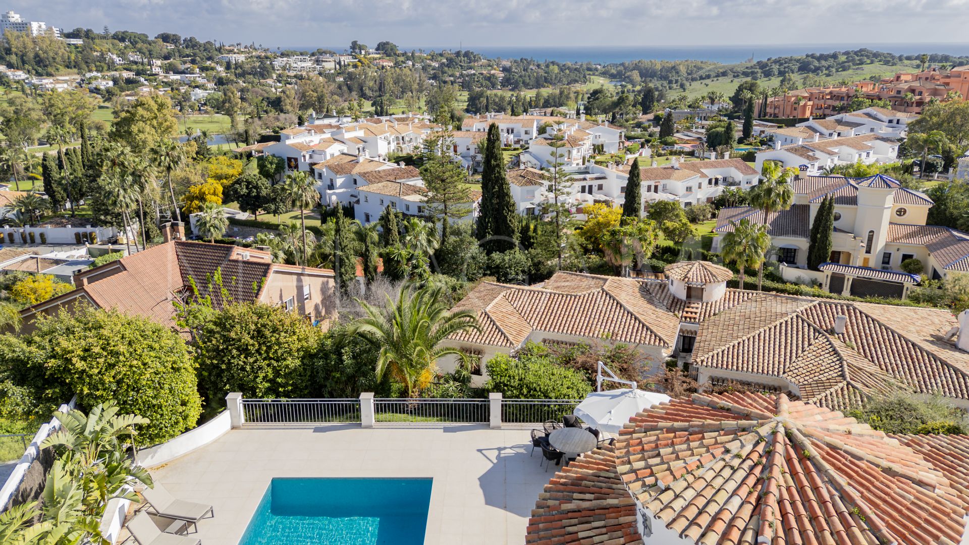 Altos del Paraiso, villa de 5 bedrooms for sale