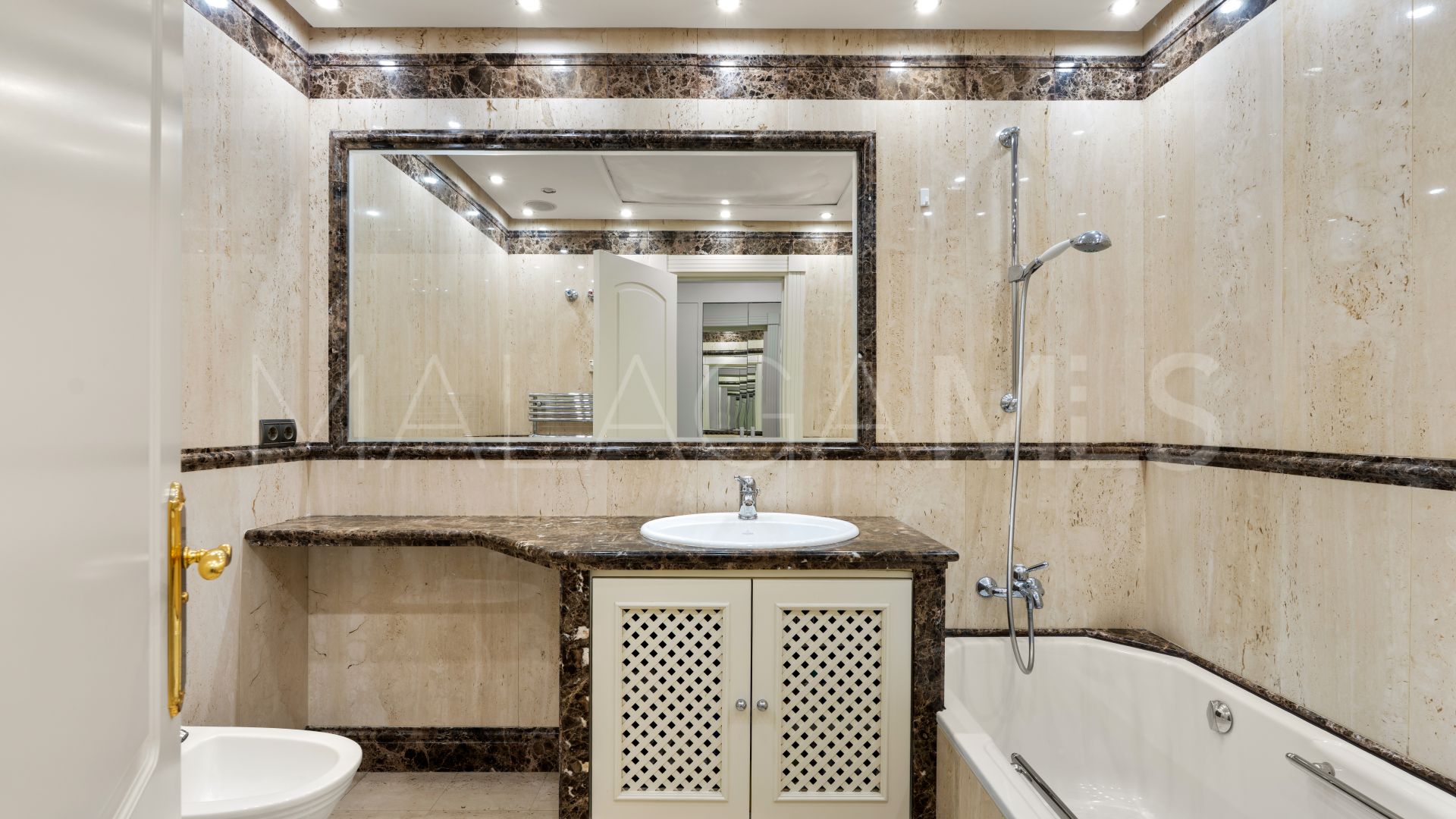 Buy 3 bedrooms ground floor apartment in Casa Nova