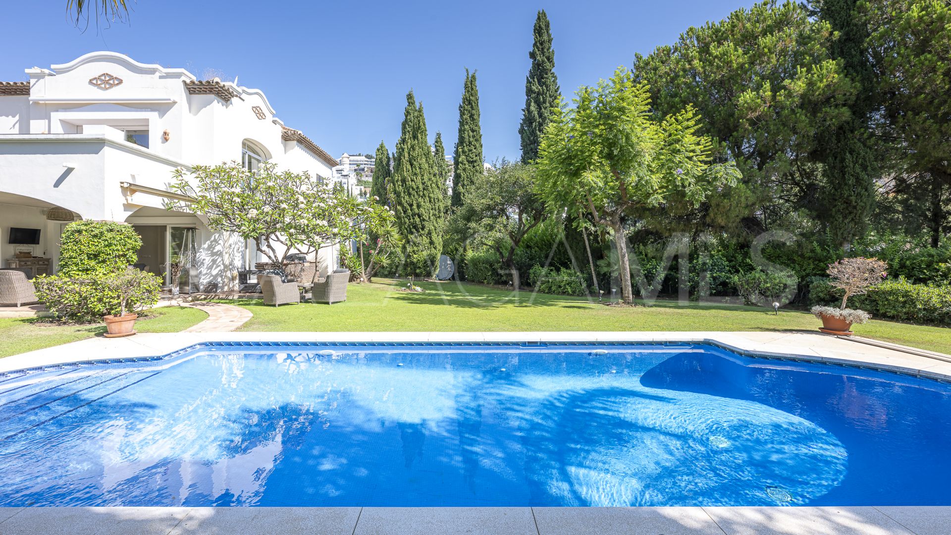 Buy villa in La Reserva de la Quinta