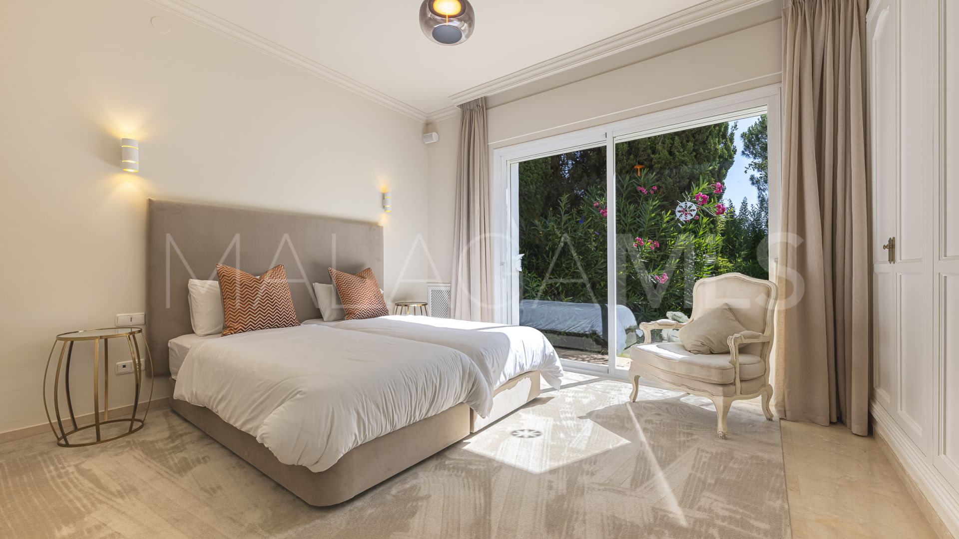 Buy villa in La Reserva de la Quinta