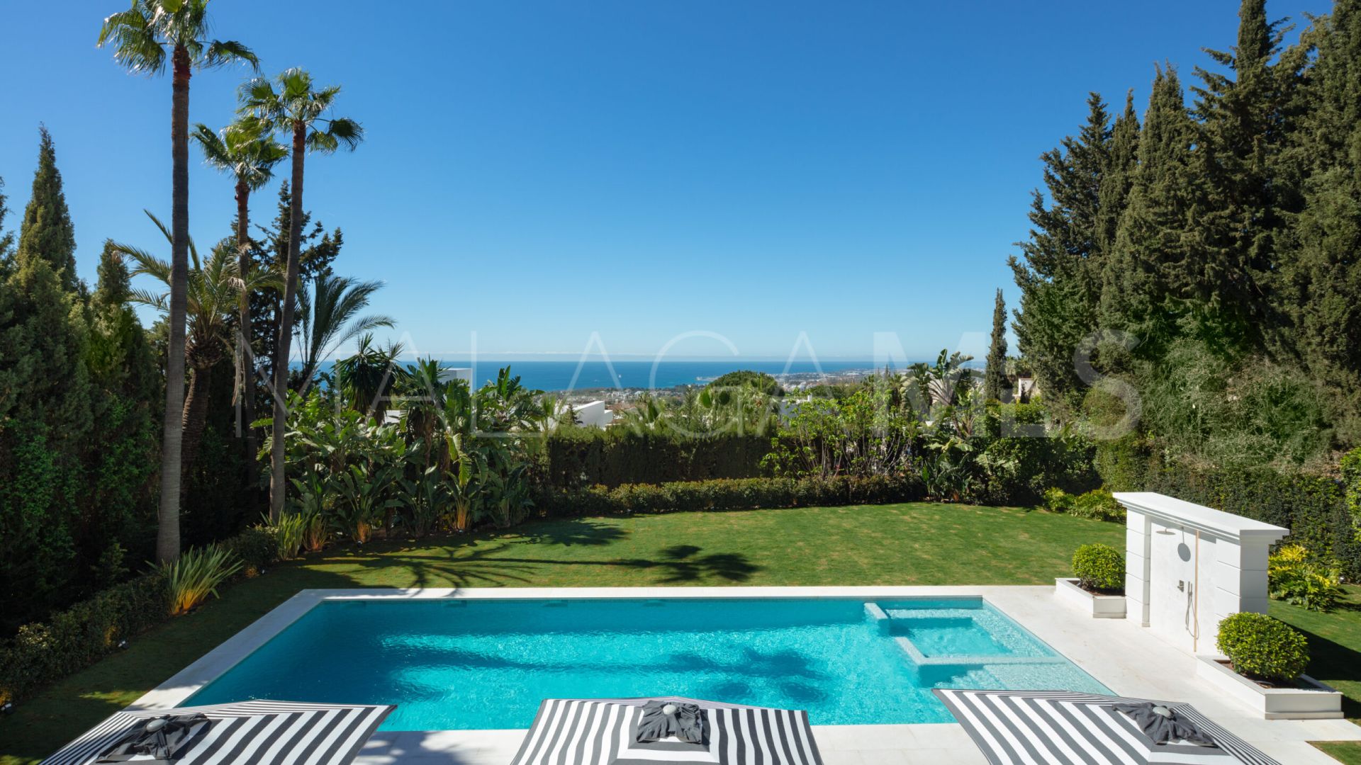 Villa for sale in Sierra Blanca de 6 bedrooms