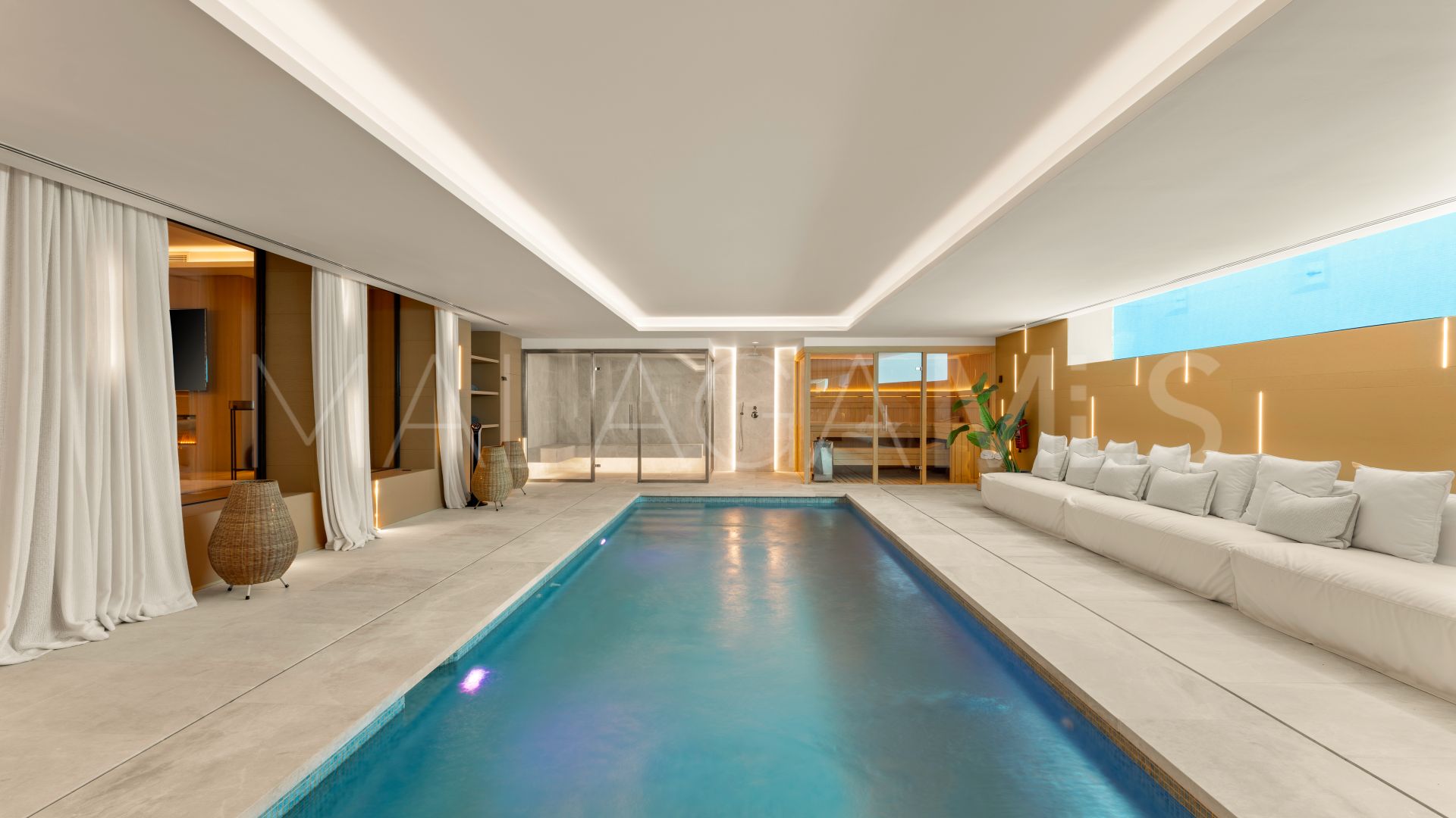 Villa for sale in Sierra Blanca de 6 bedrooms