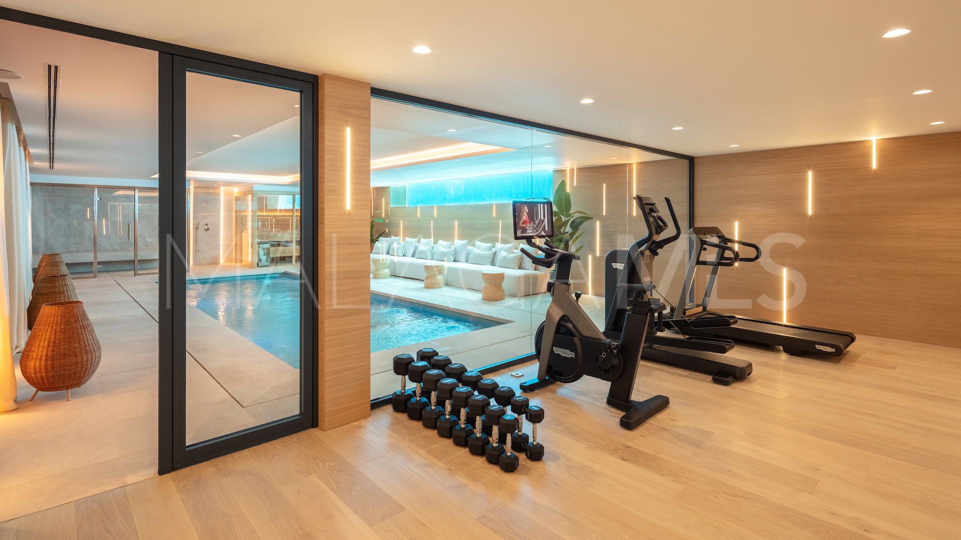 7 bedrooms villa in Sierra Blanca for sale