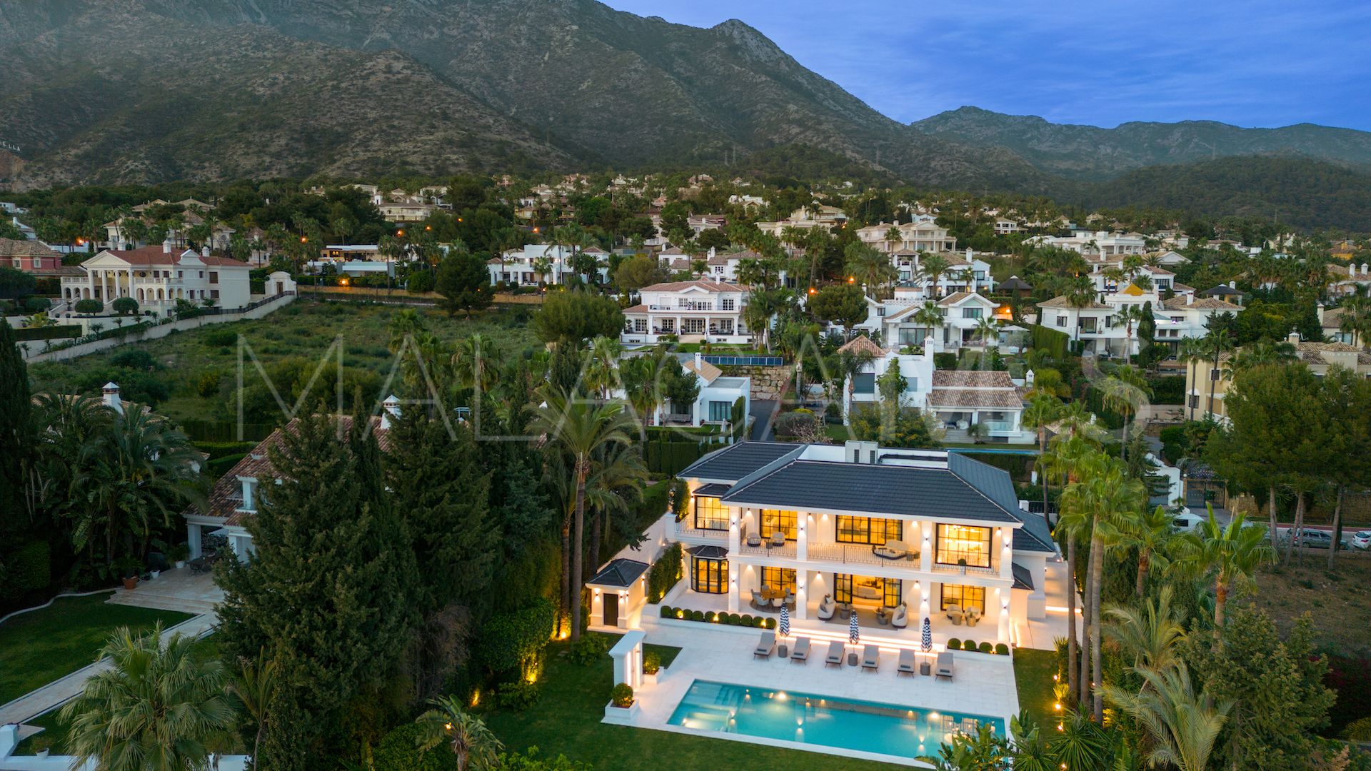 Villa for sale in Sierra Blanca de 6 bedrooms