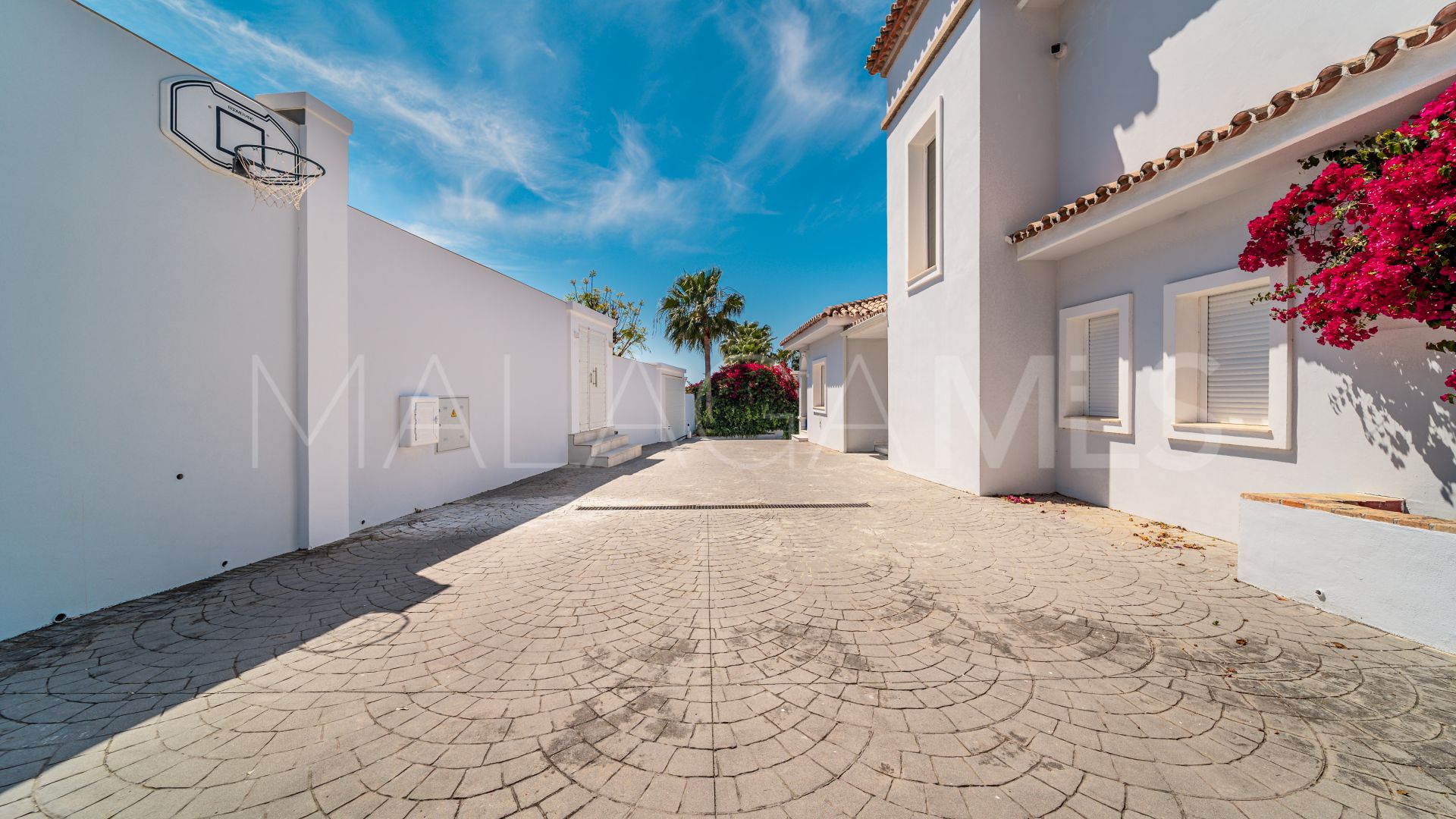 Villa for sale with 5 bedrooms in La Alqueria