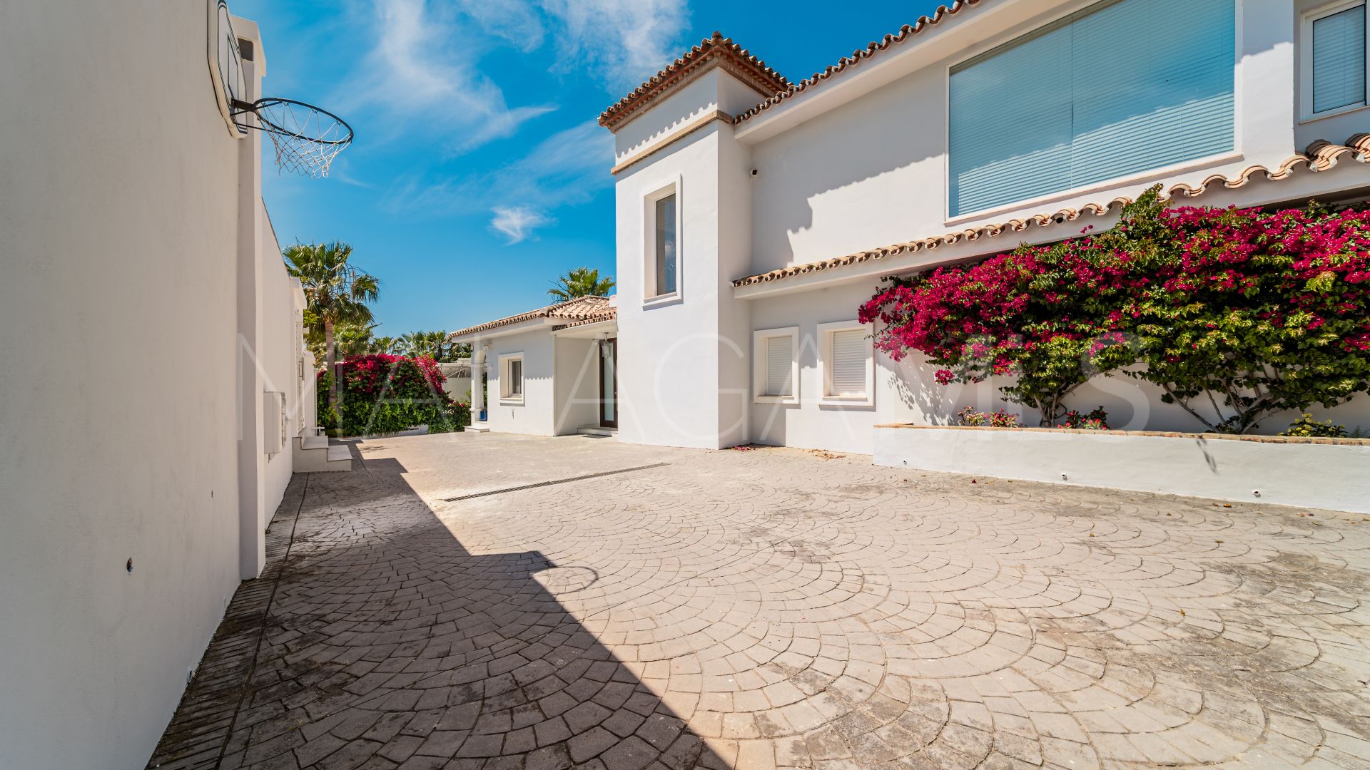 Villa for sale with 5 bedrooms in La Alqueria