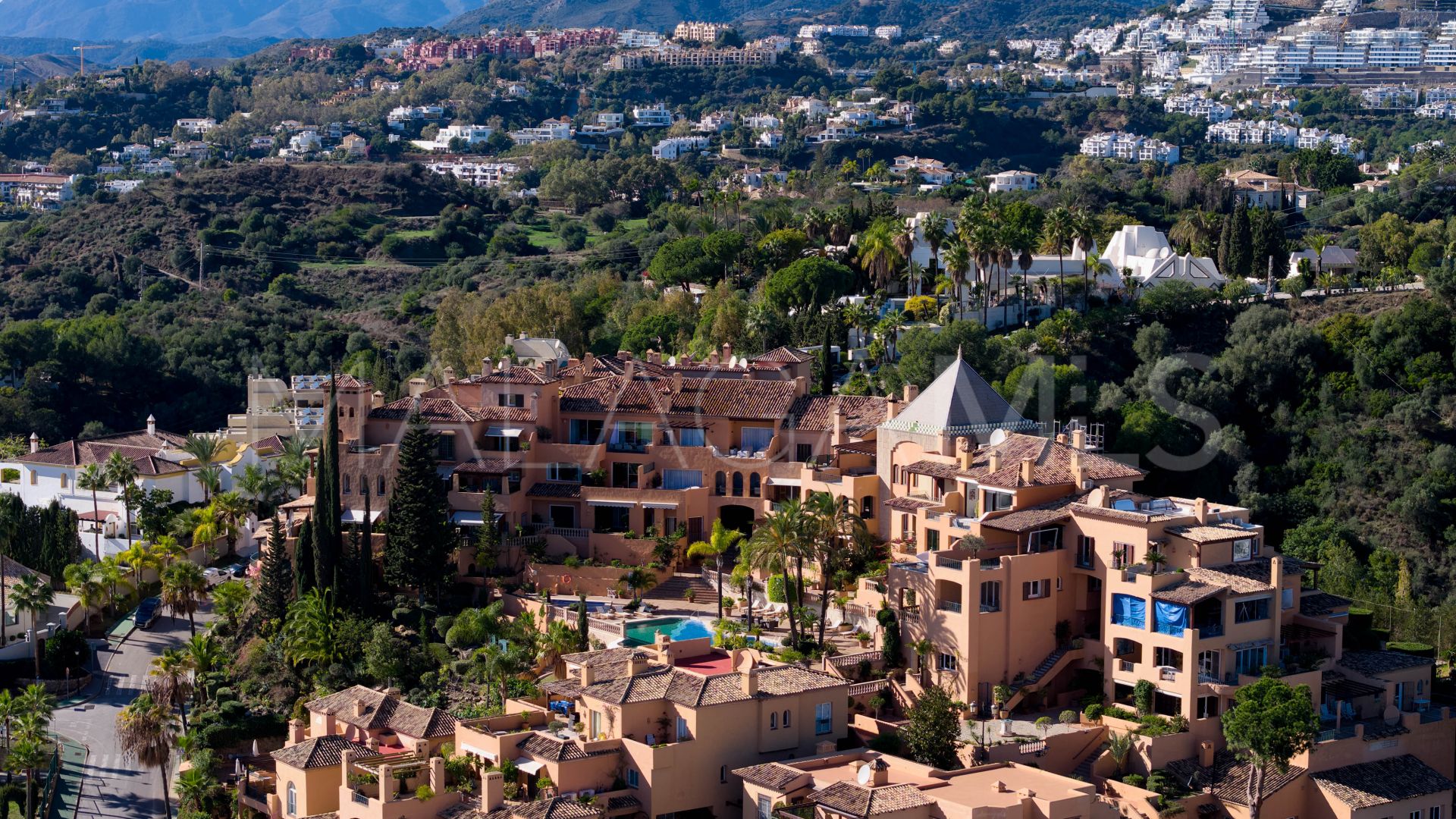 Penthouse in La Cerquilla for sale