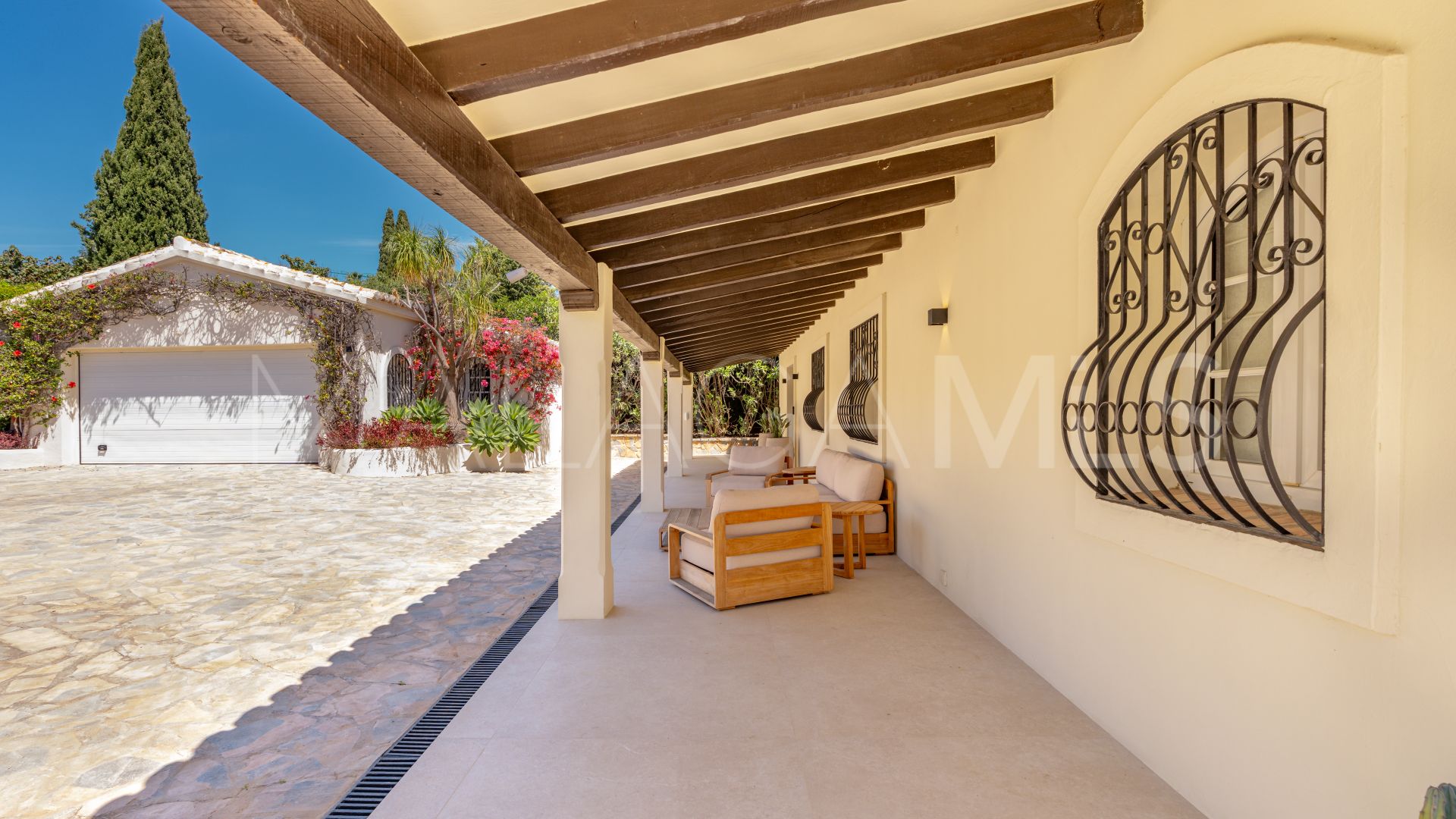 4 bedrooms villa in Altos del Paraiso for sale