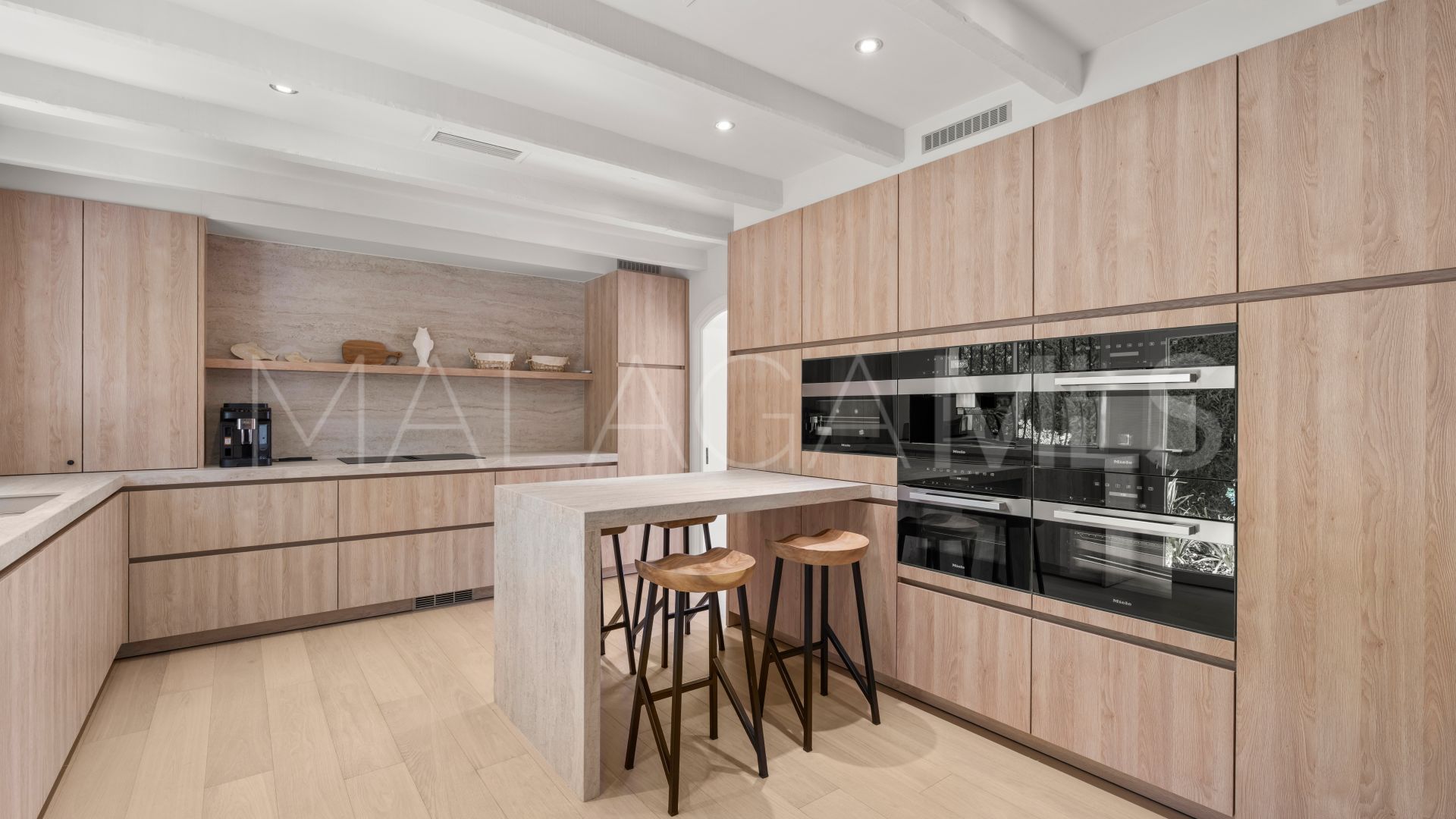 Villa for sale in Altos del Paraiso