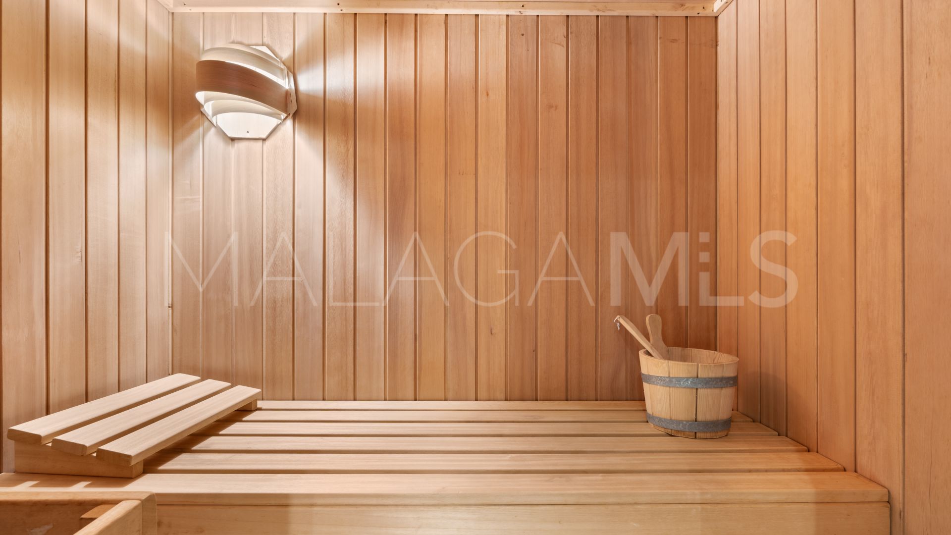 Villa for sale in Altos del Paraiso