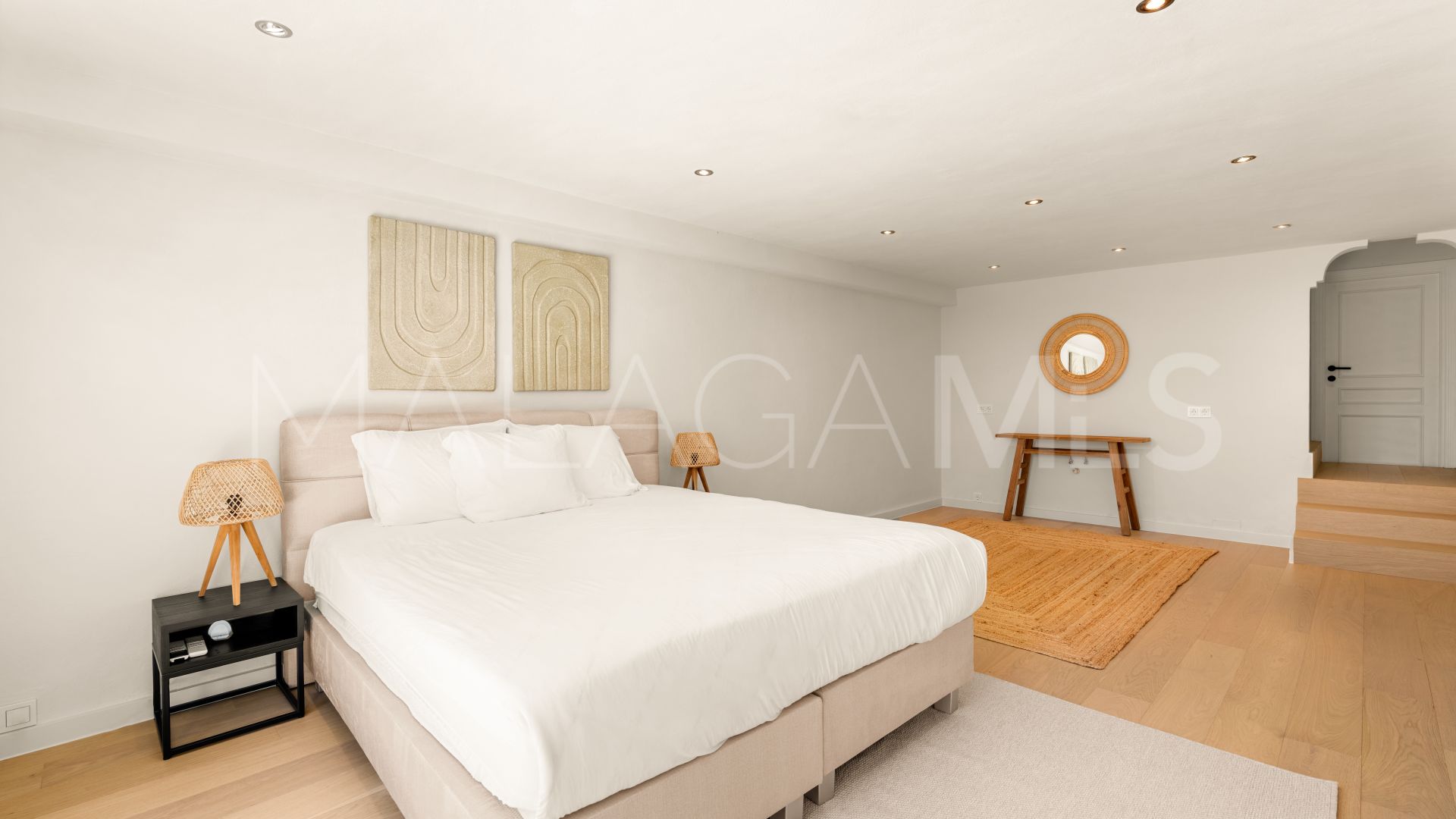 4 bedrooms villa in Altos del Paraiso for sale