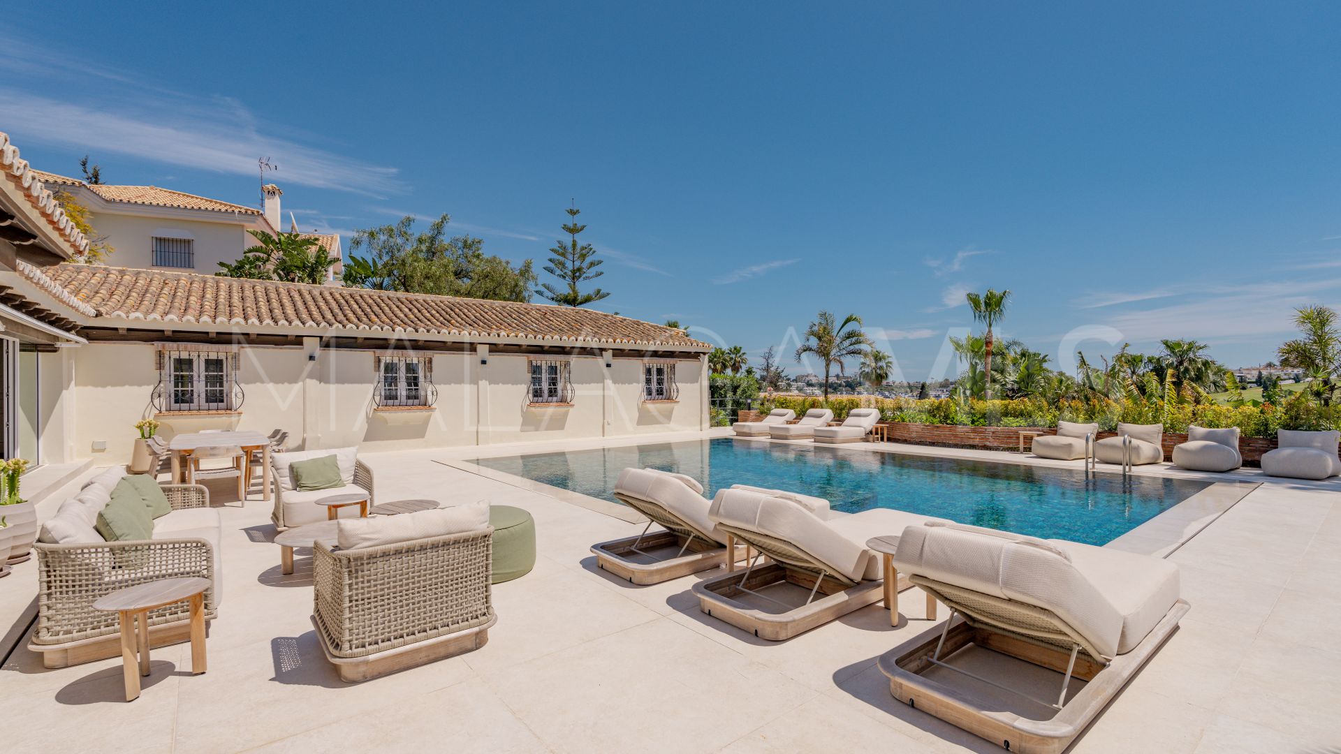 4 bedrooms villa in Altos del Paraiso for sale