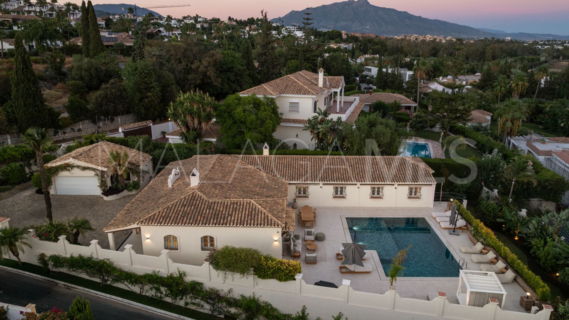 Villa for sale in Altos del Paraiso