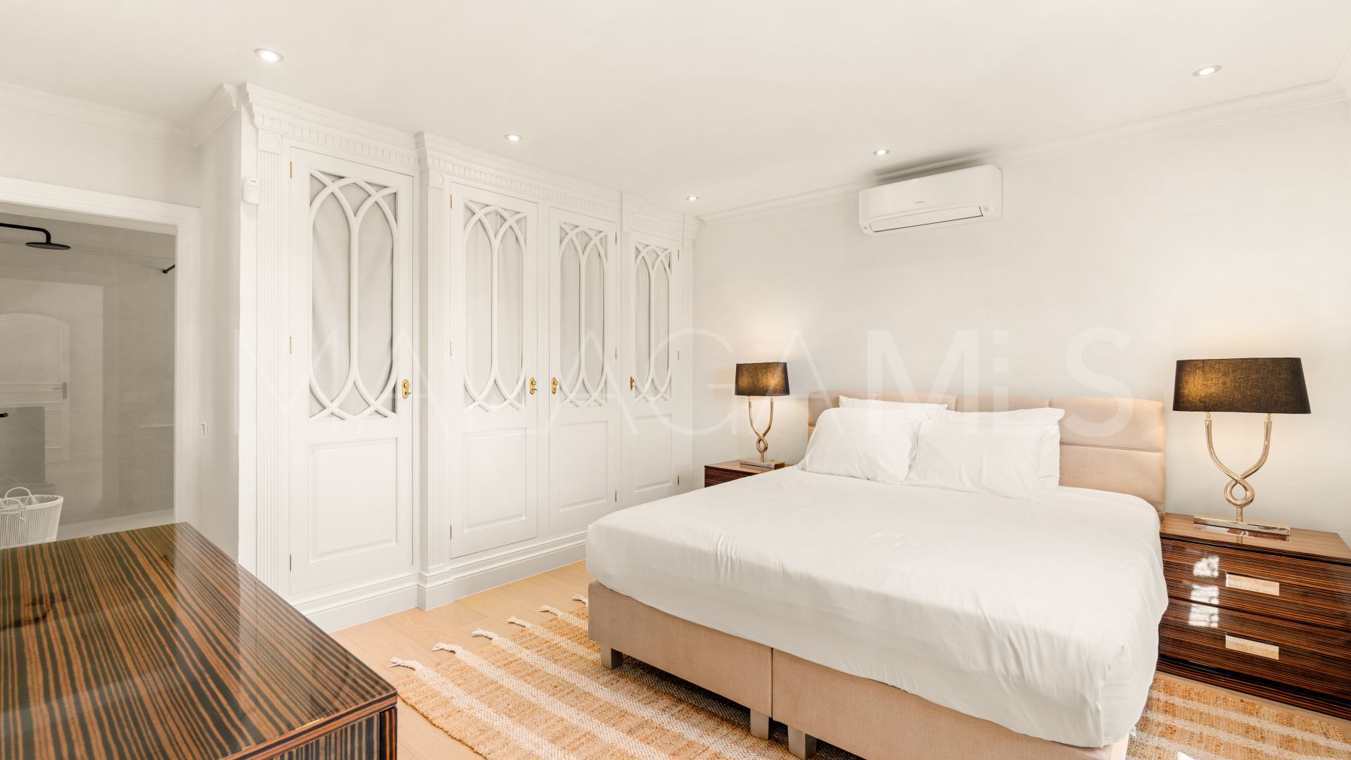 4 bedrooms villa in Altos del Paraiso for sale