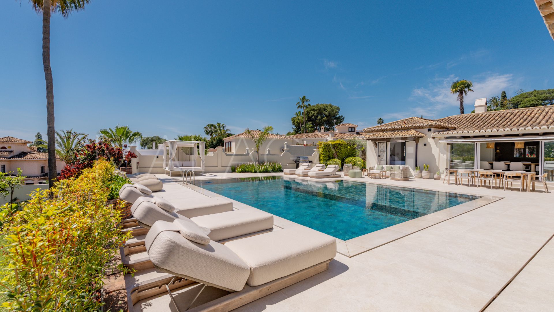 4 bedrooms villa in Altos del Paraiso for sale