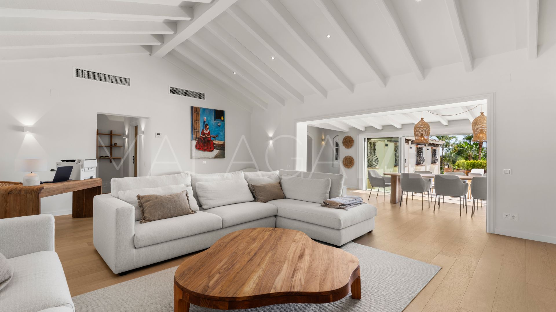 Villa for sale in Altos del Paraiso