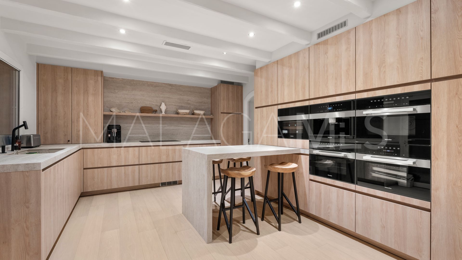 Villa for sale in Altos del Paraiso