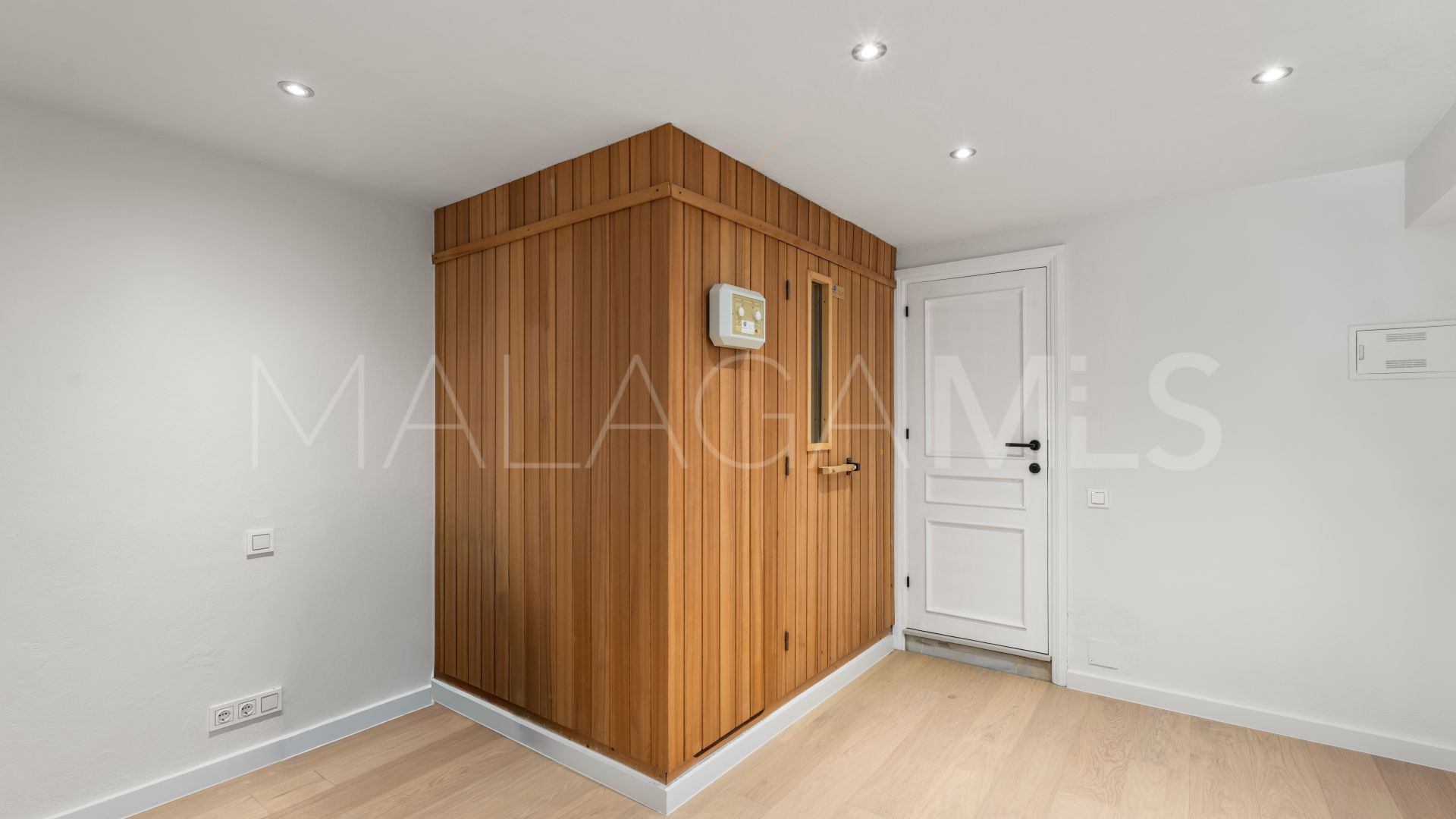 Villa for sale in Altos del Paraiso