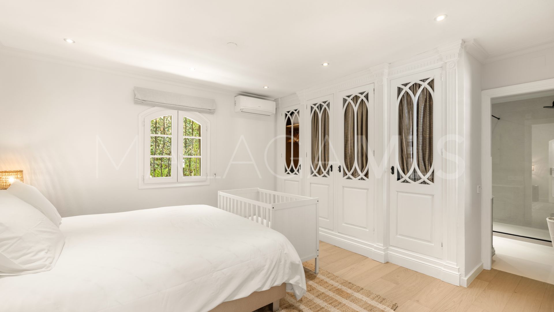 4 bedrooms villa in Altos del Paraiso for sale