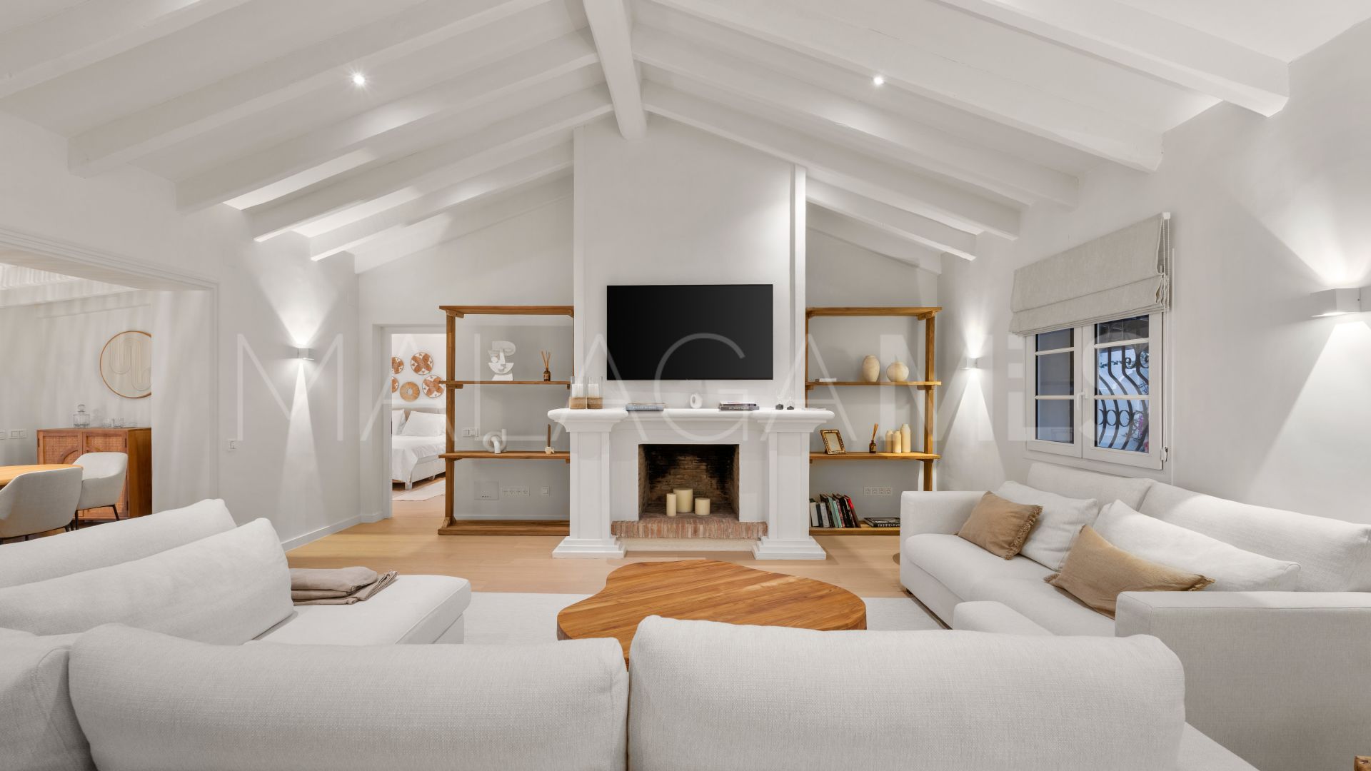 Villa for sale in Altos del Paraiso