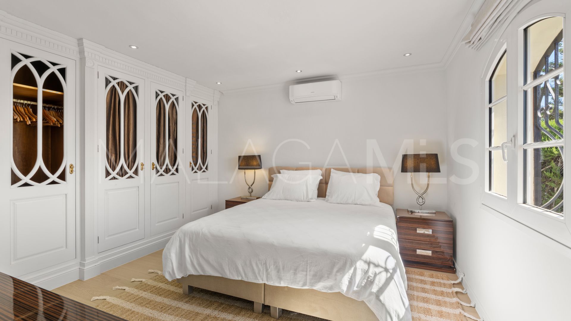 Villa for sale in Altos del Paraiso