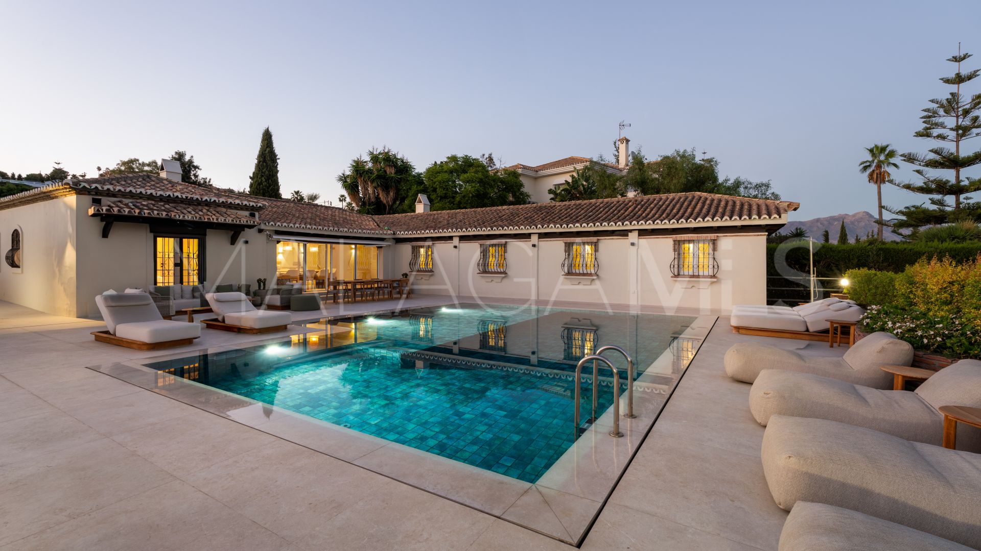 Villa for sale in Altos del Paraiso