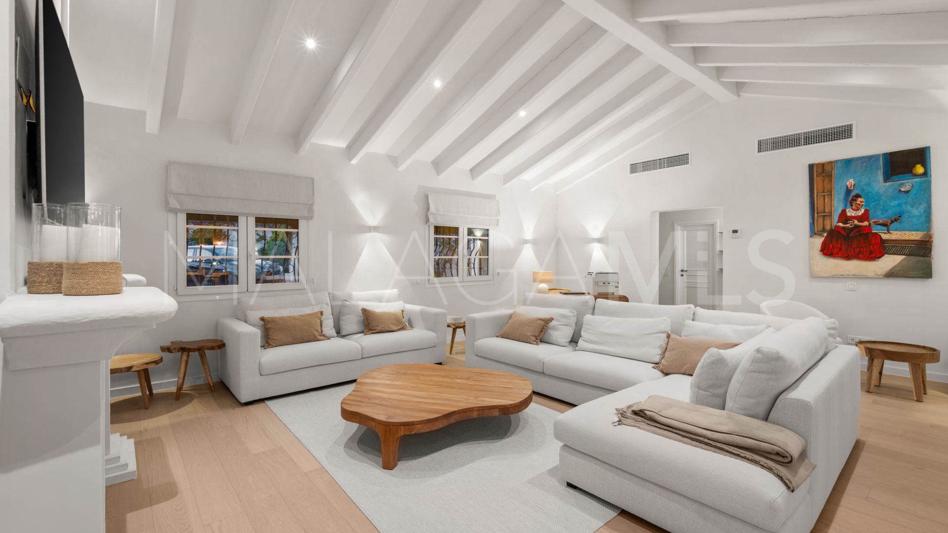 Villa for sale in Altos del Paraiso