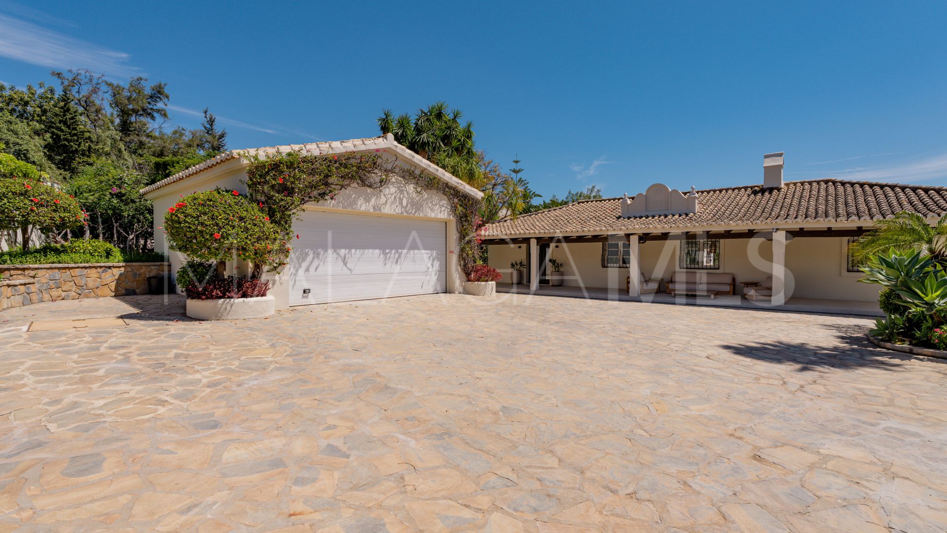 4 bedrooms villa in Altos del Paraiso for sale