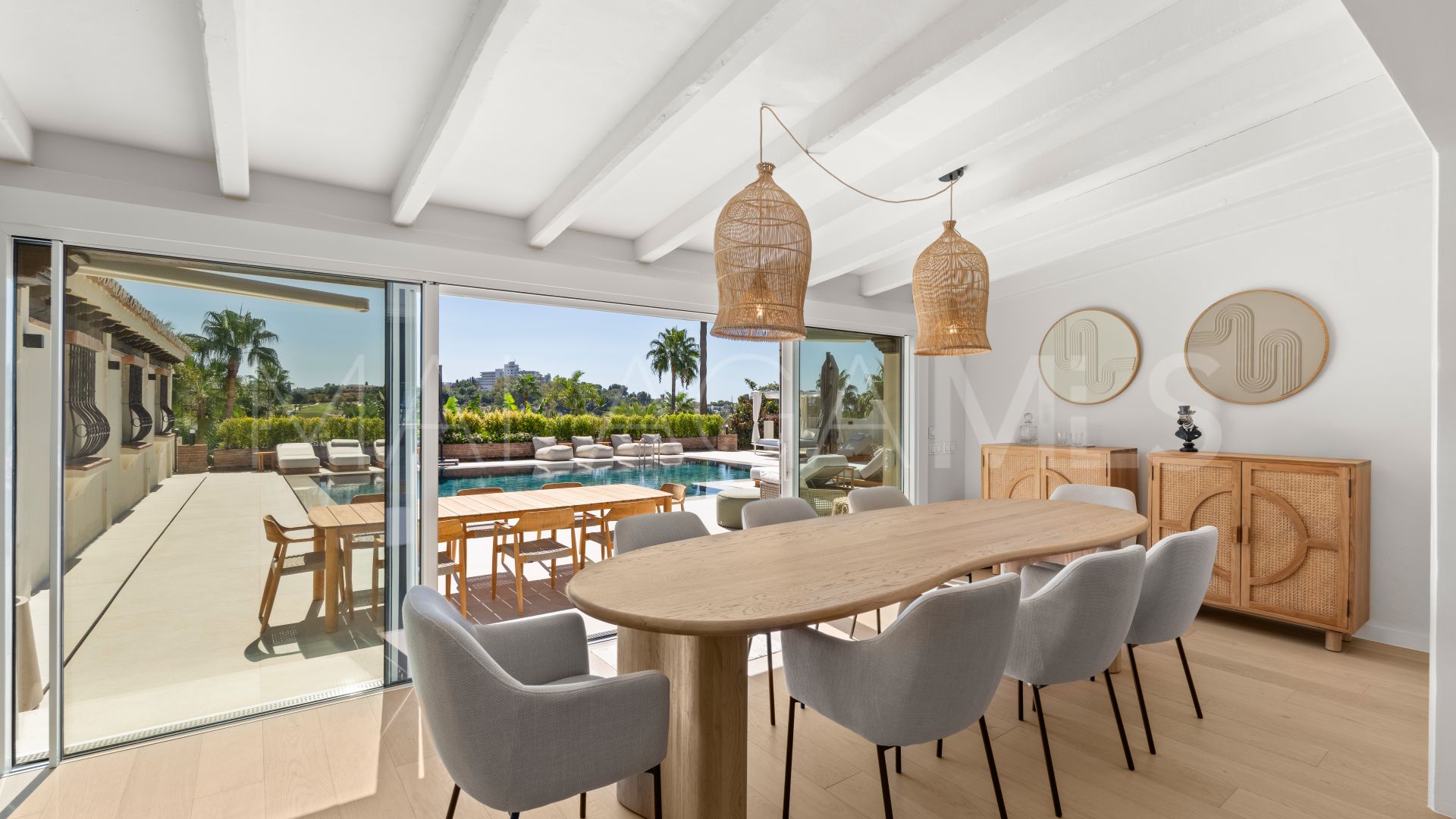 Villa for sale in Altos del Paraiso