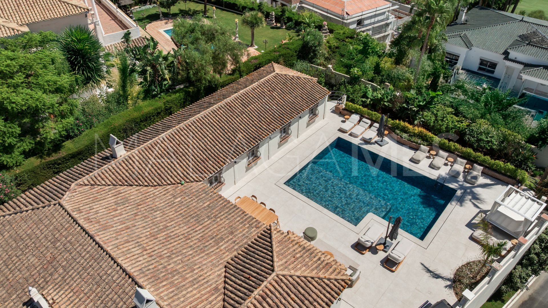 Villa for sale in Altos del Paraiso