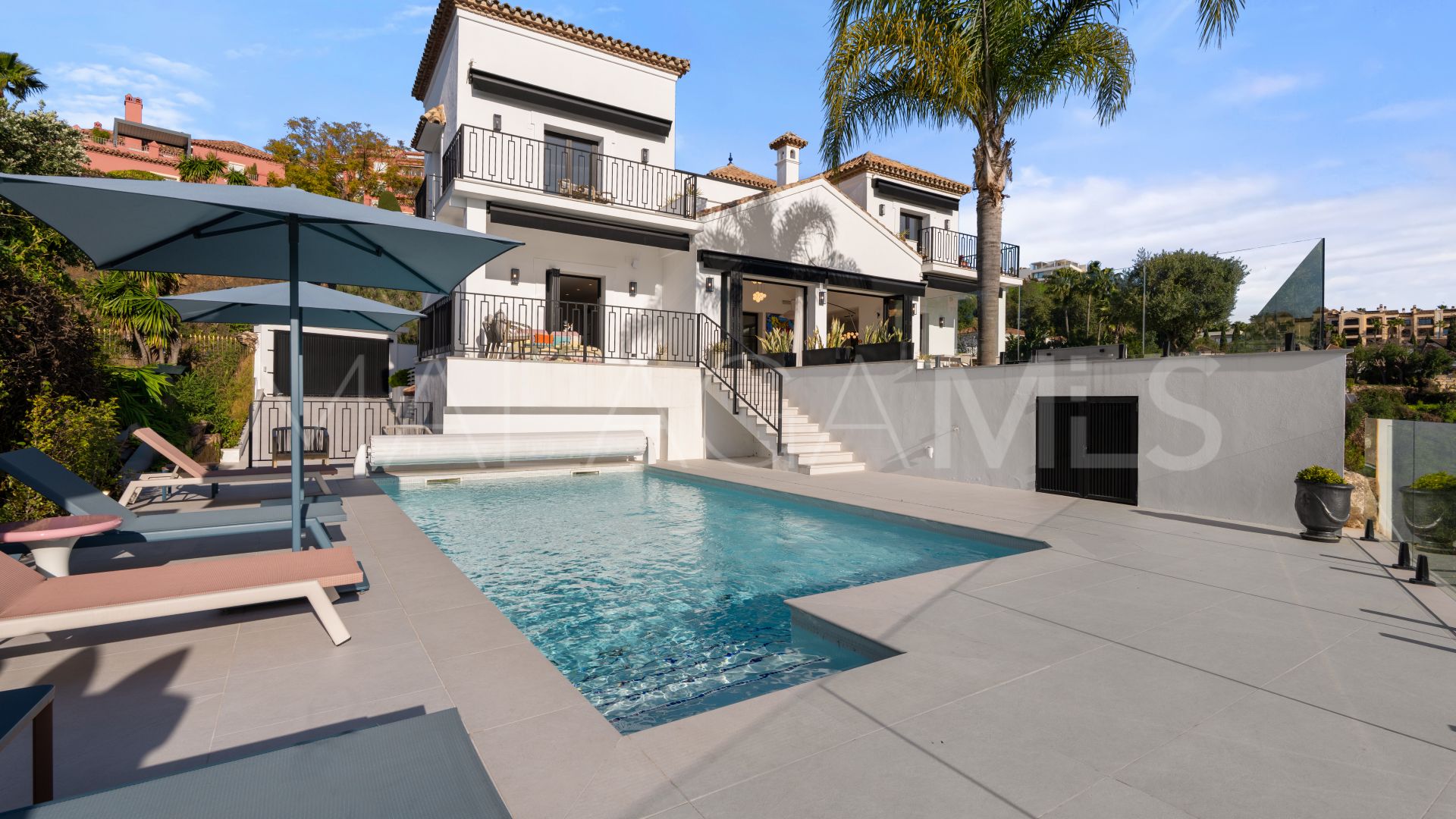 Villa for sale in Monte Halcones