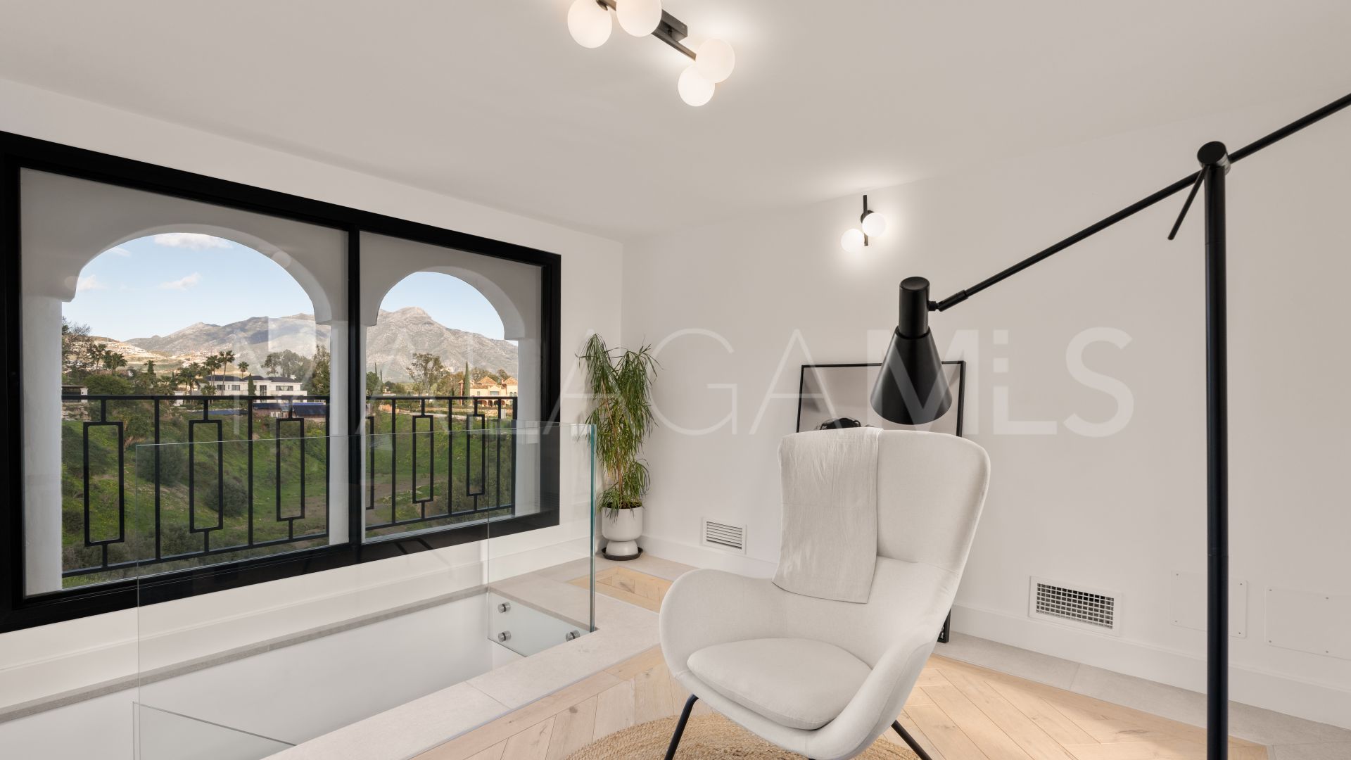 Villa for sale in Monte Halcones