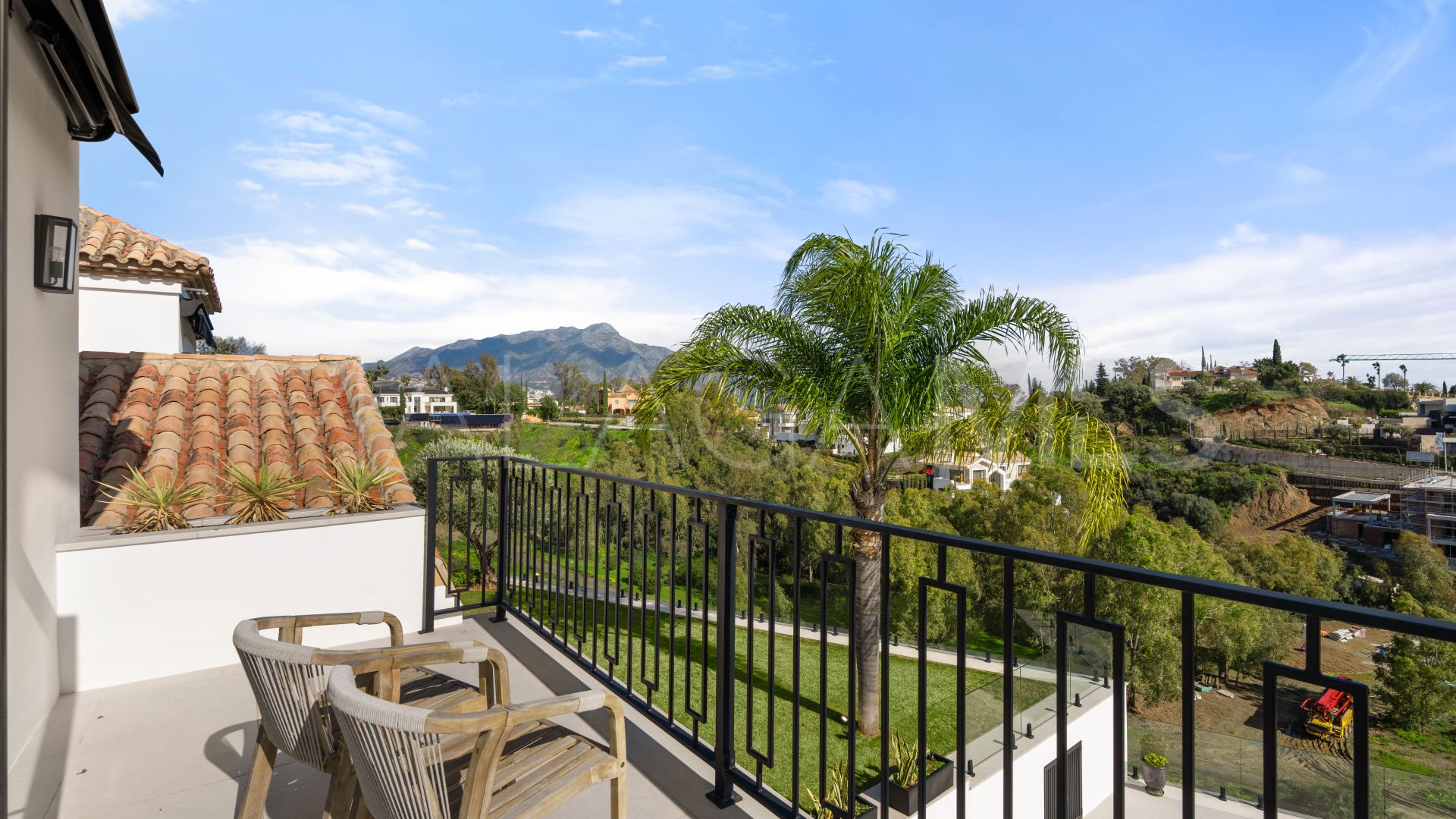 Villa for sale in Monte Halcones