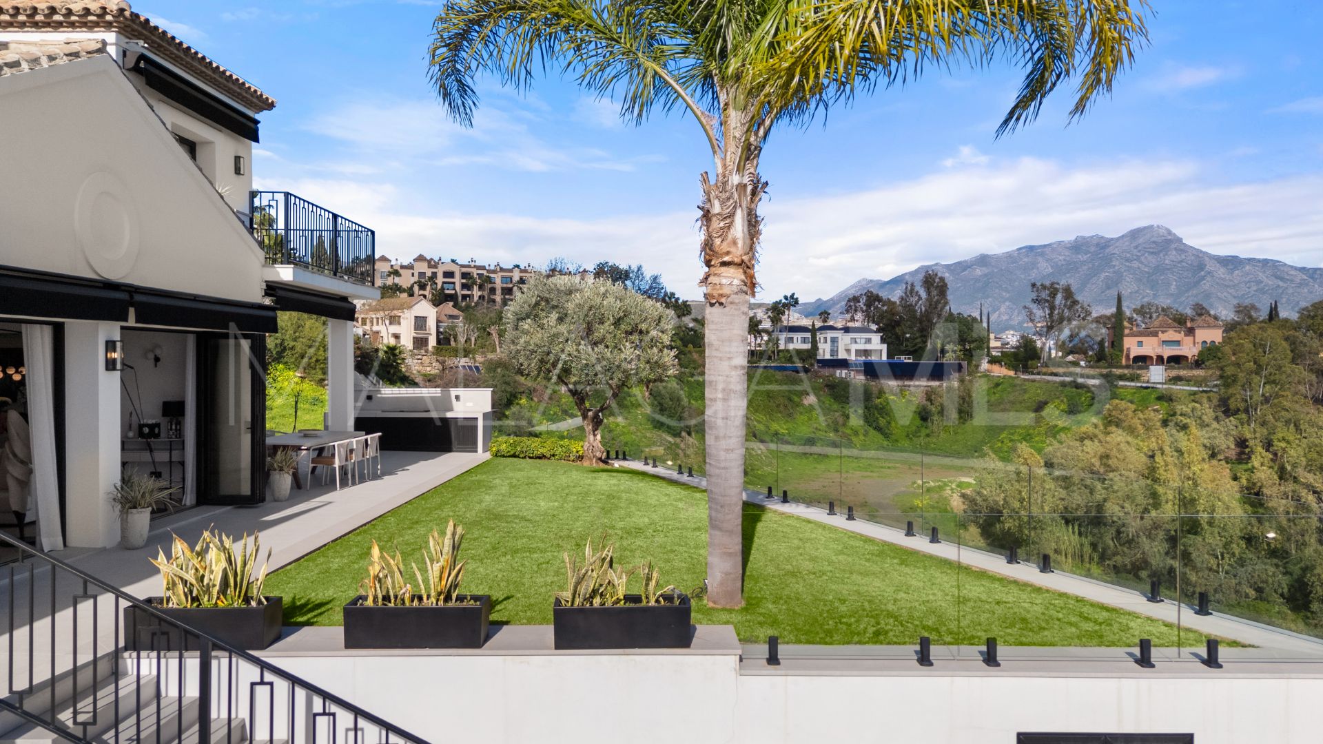 Villa for sale in Monte Halcones