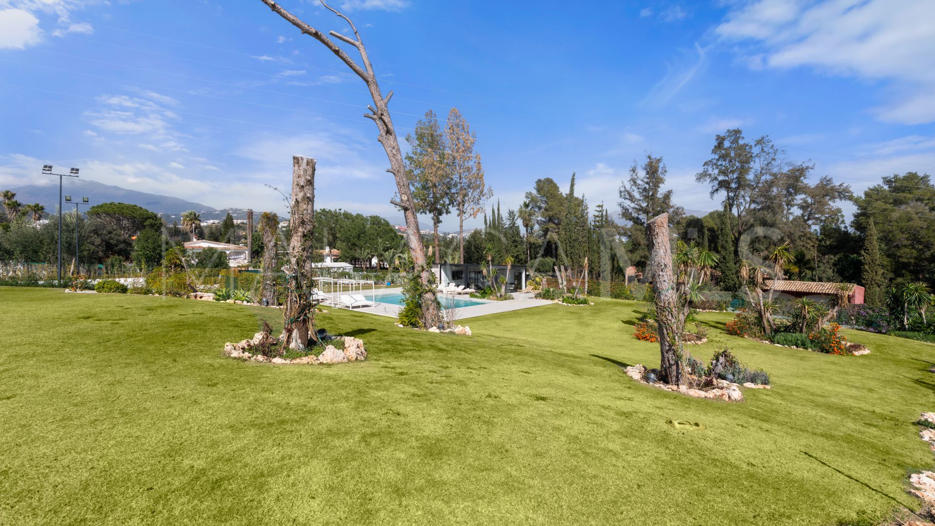 Villa for sale in Guadalmina Alta