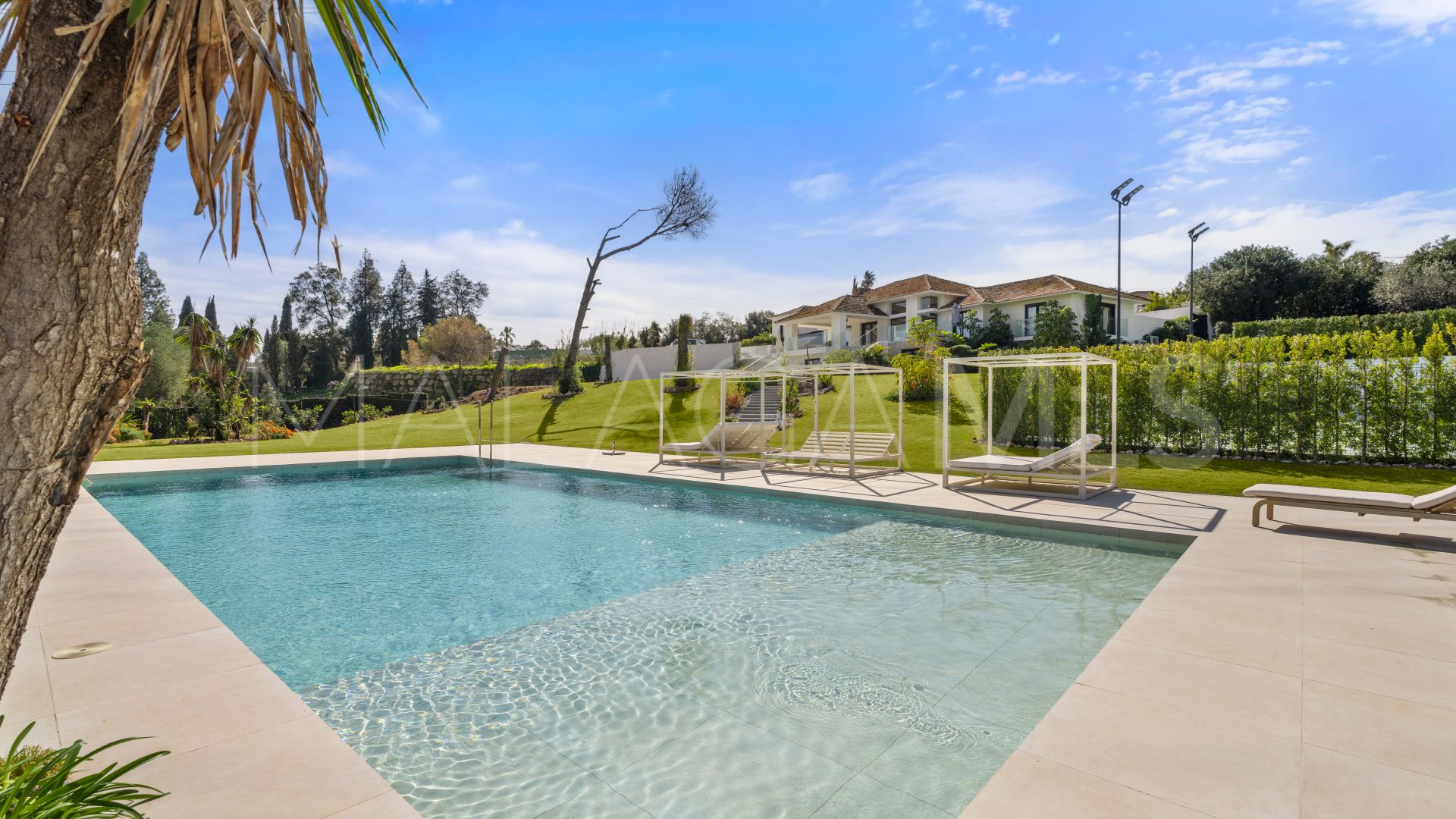 Villa for sale in Guadalmina Alta