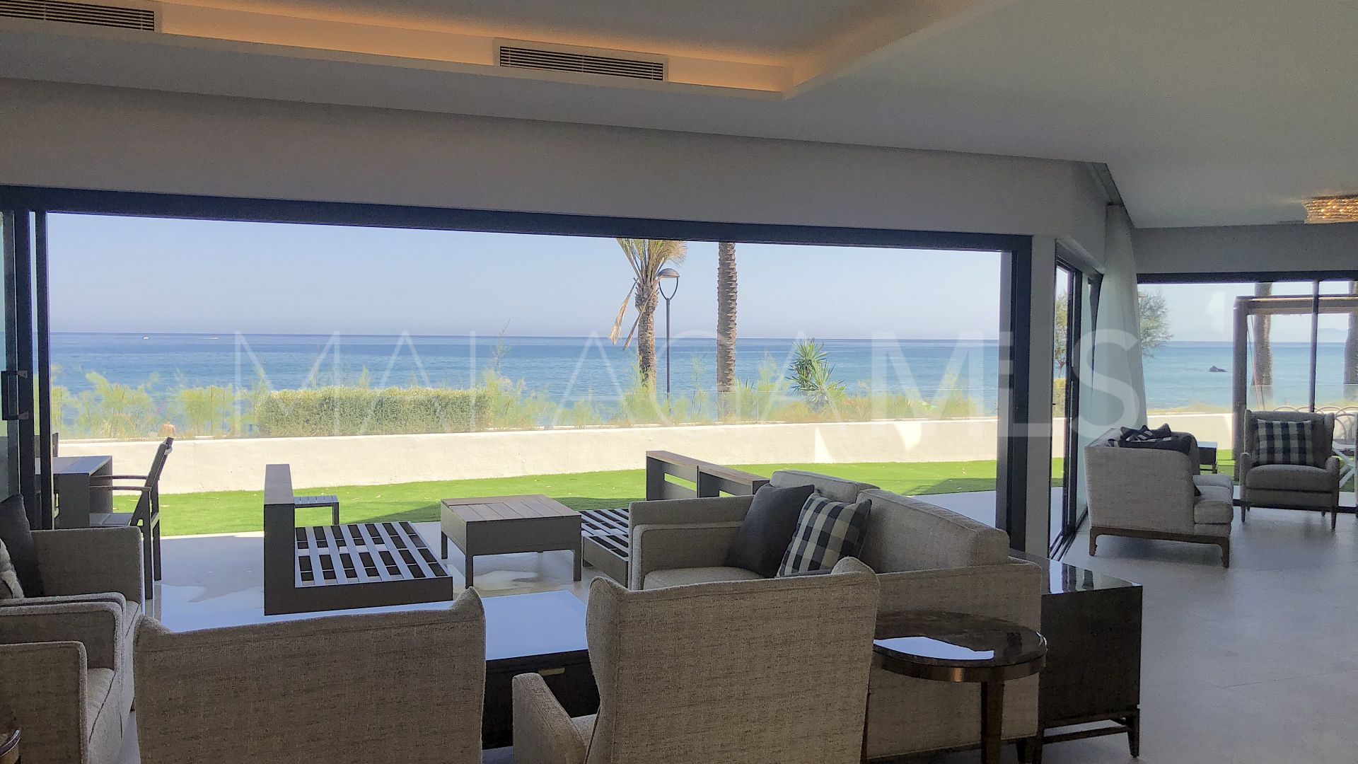 For sale town house in Estepona