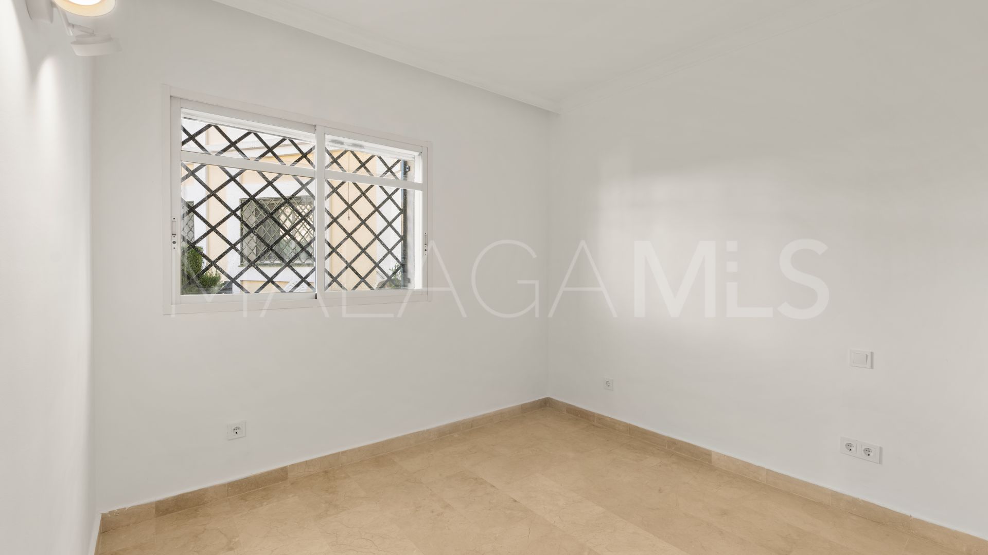 Erdgeschosswohnung for sale in Aloha Gardens