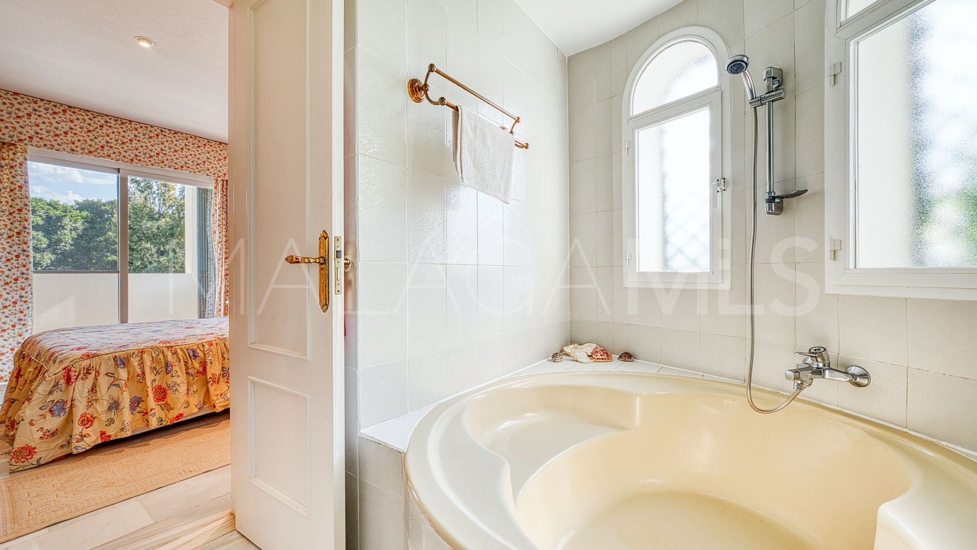 Villa with 4 bedrooms for sale in Nueva Andalucia