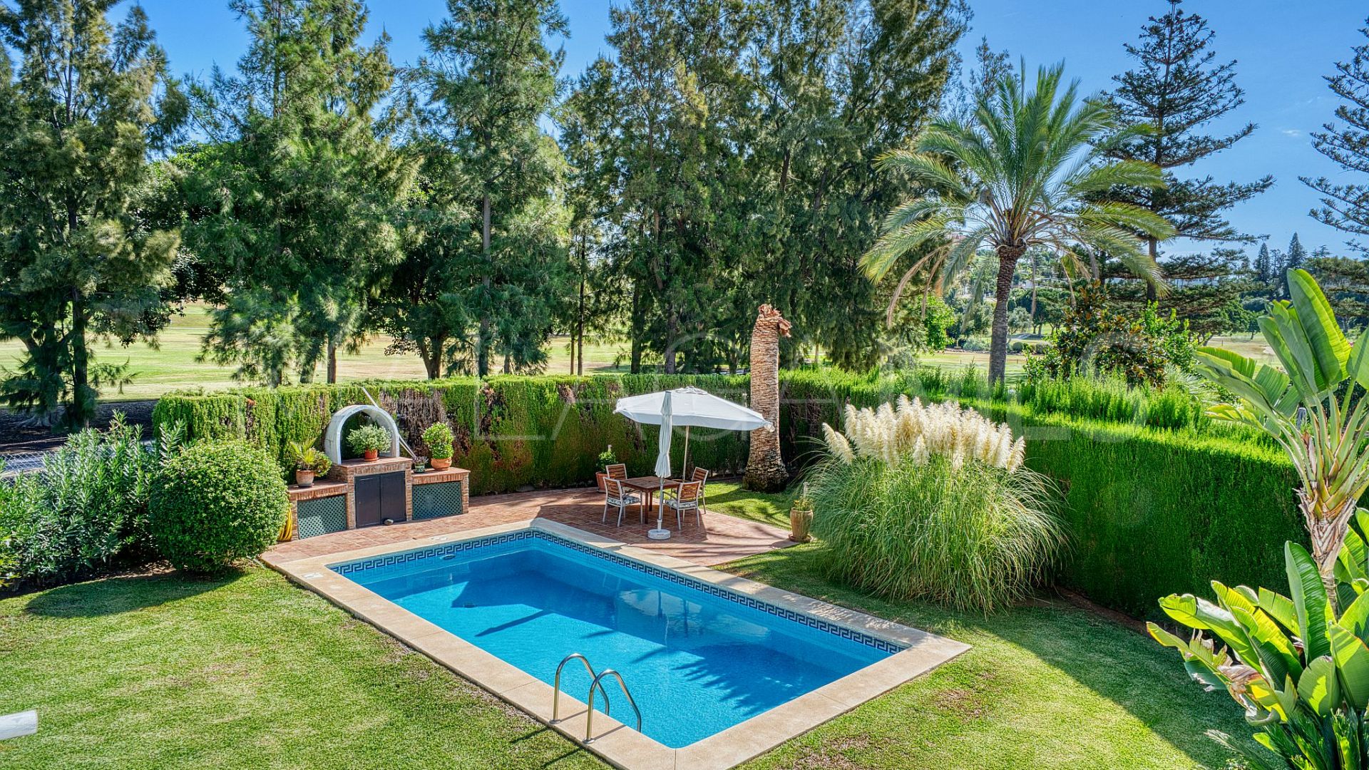 Villa with 4 bedrooms for sale in Nueva Andalucia