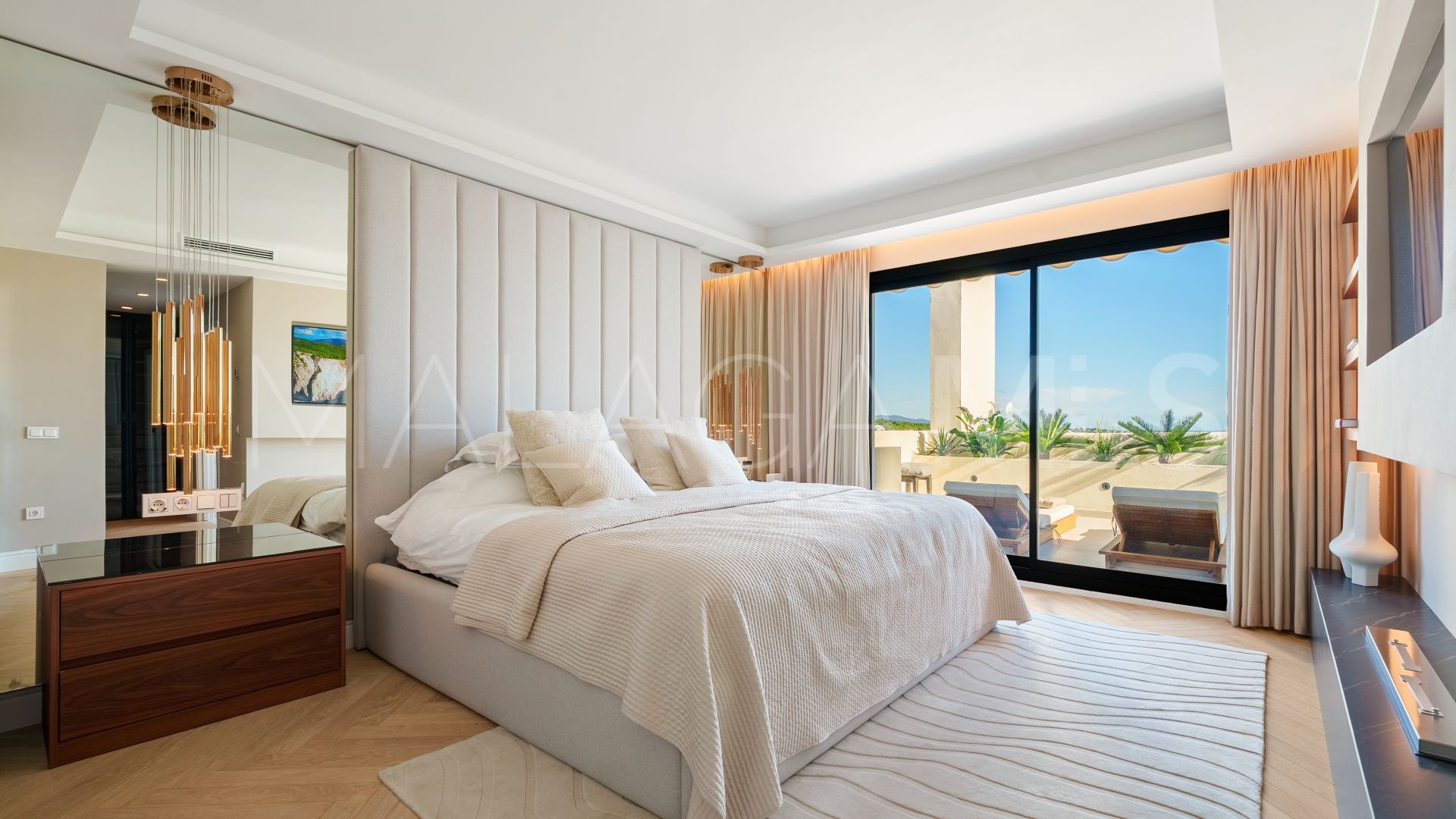 Duplex penthouse for sale in Palacetes Los Belvederes