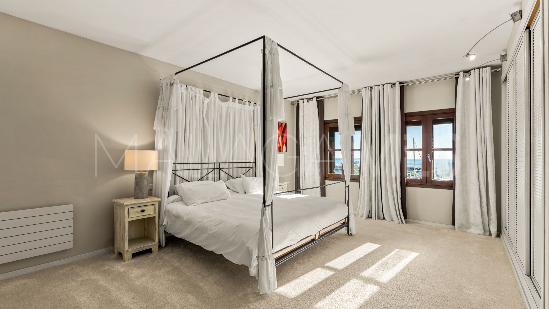 For sale penthouse in Marina Banus with 2 bedrooms