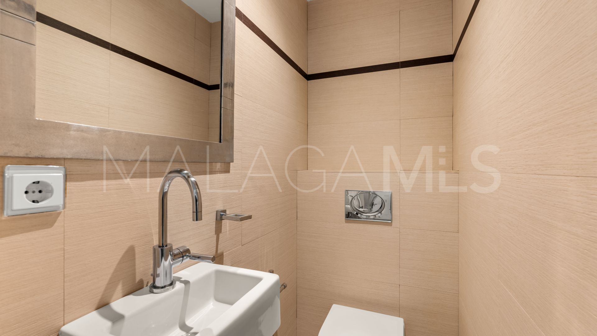 For sale penthouse in Marina Banus with 2 bedrooms