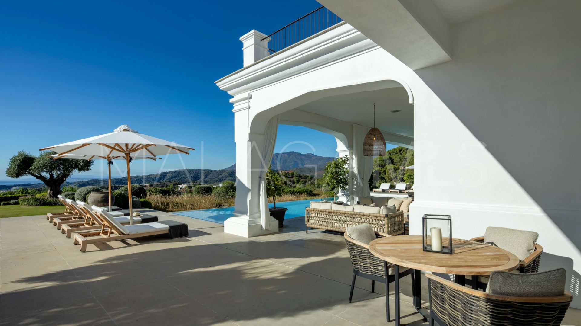 Villa for sale in Benahavis