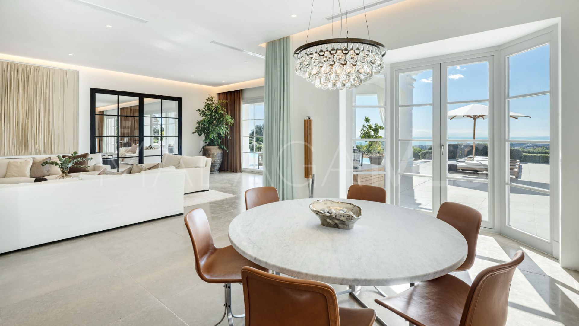 Villa for sale in Benahavis