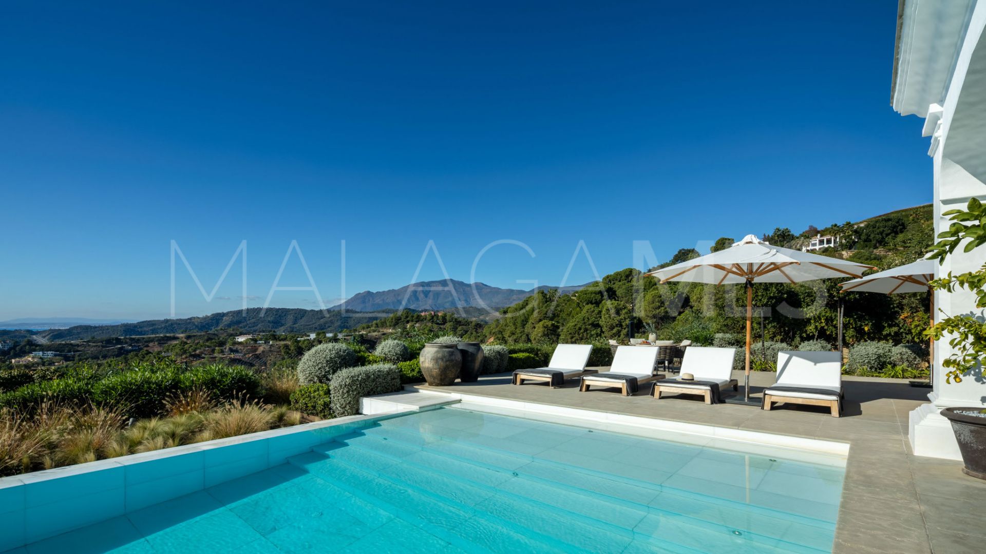 Villa for sale in Benahavis