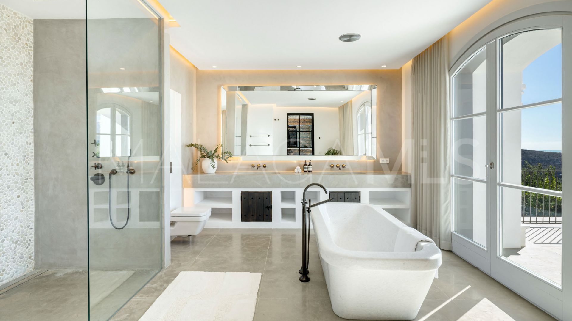 Villa for sale in Benahavis