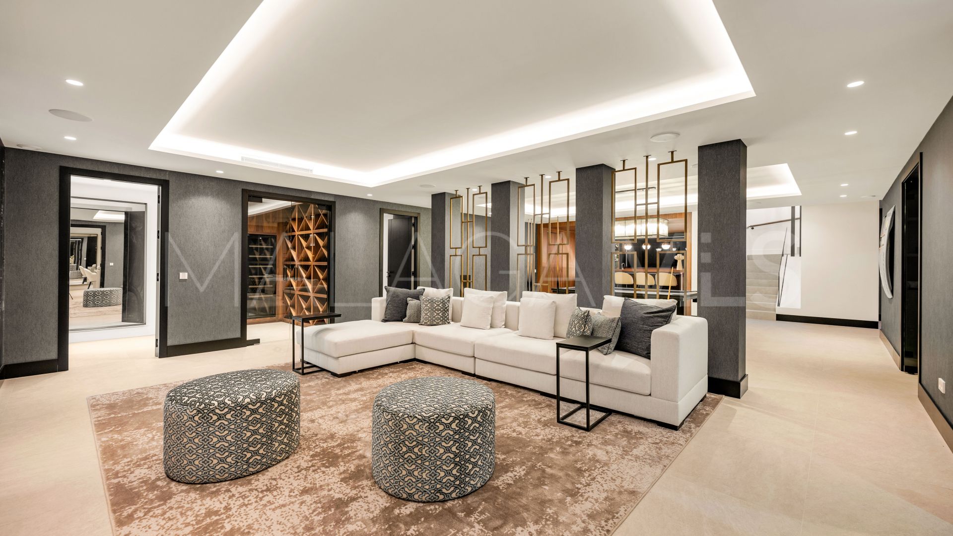 Villa for sale in Estepona