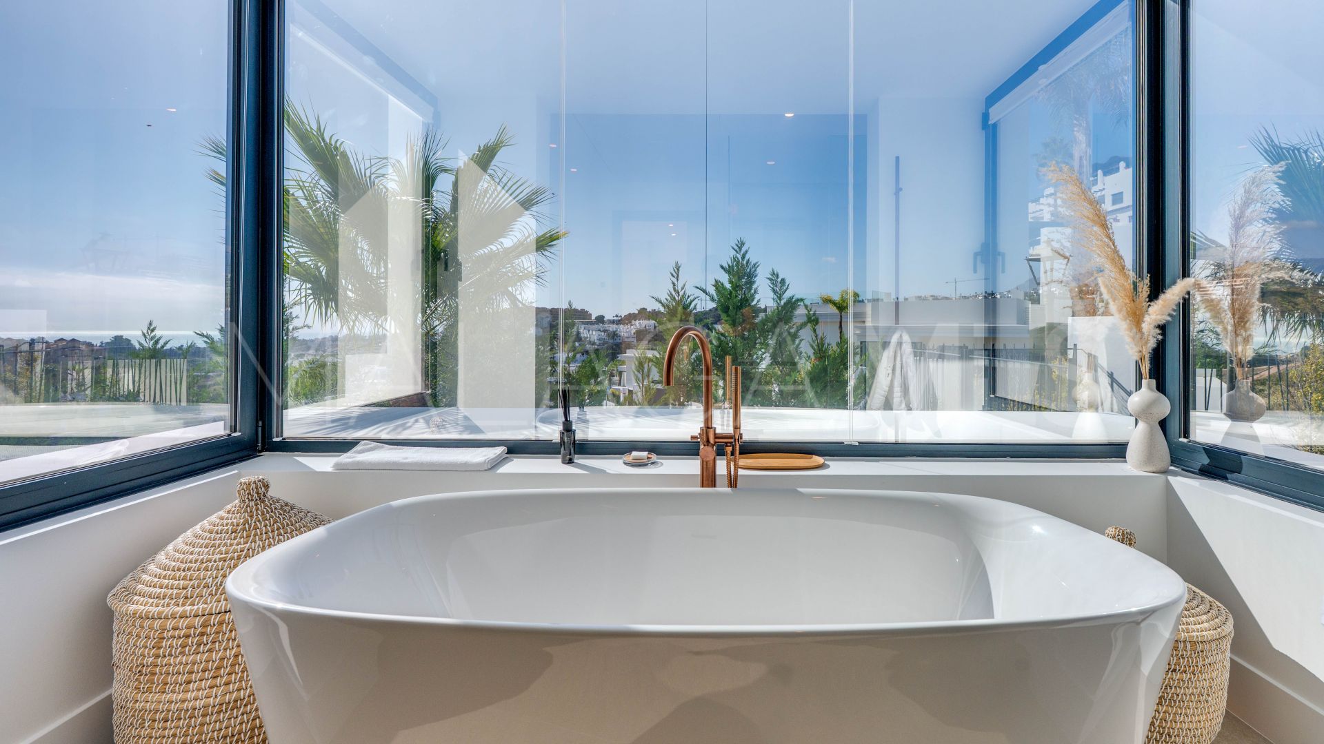 Villa for sale in Estepona